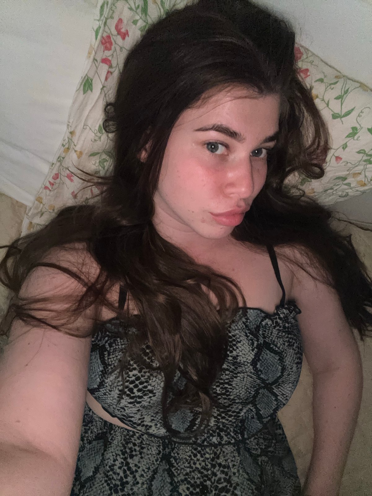 Selfie session on floral bedding in Мещёры, Russia