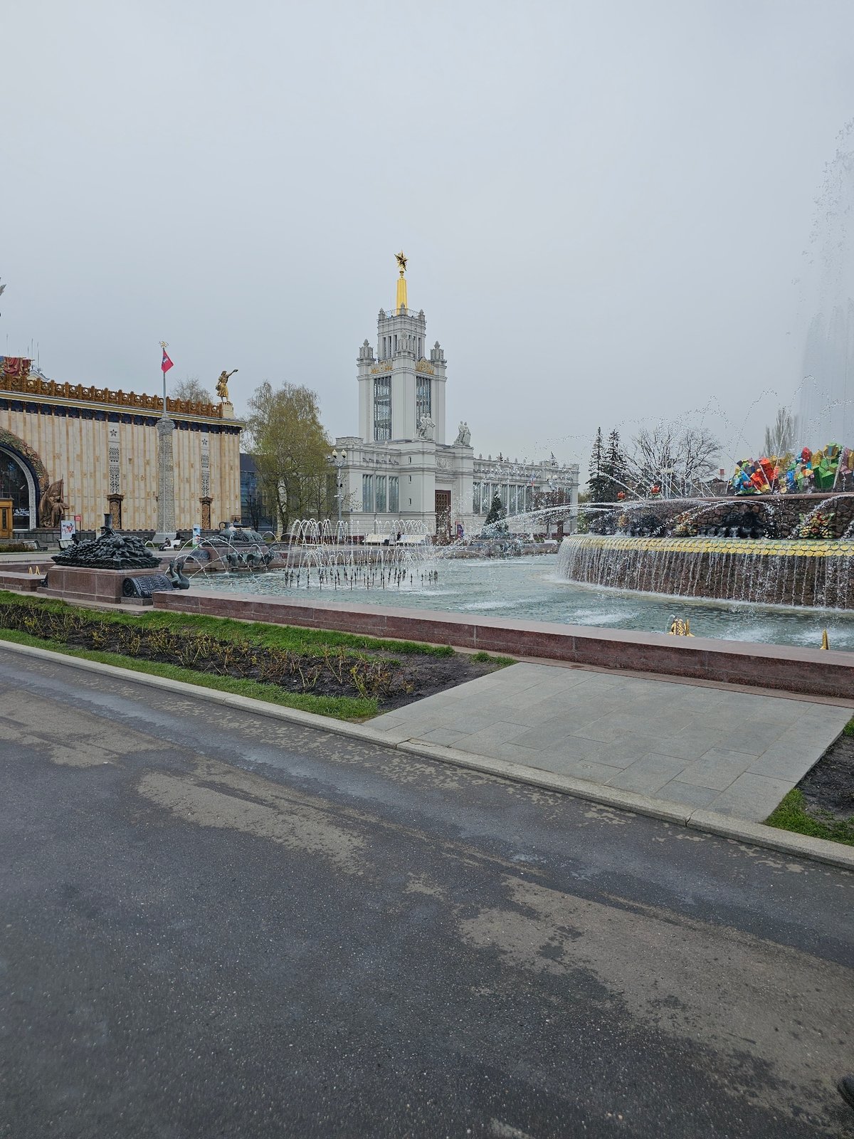 Moscow's VDNH fountain complex documented during overcast morning