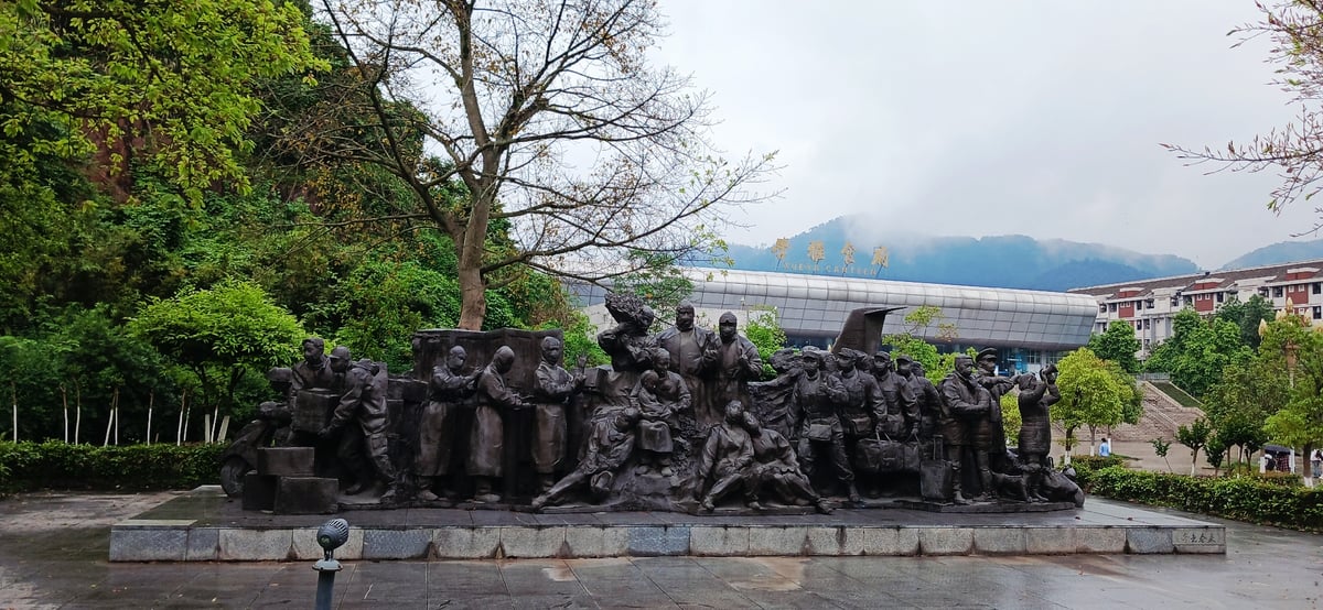 Morning scenes documented across Chongqing High-tech Zone during rainfall