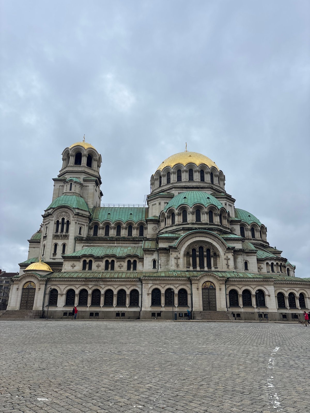 Sofia tourists photograph cathedral, take selfies during afternoon visit