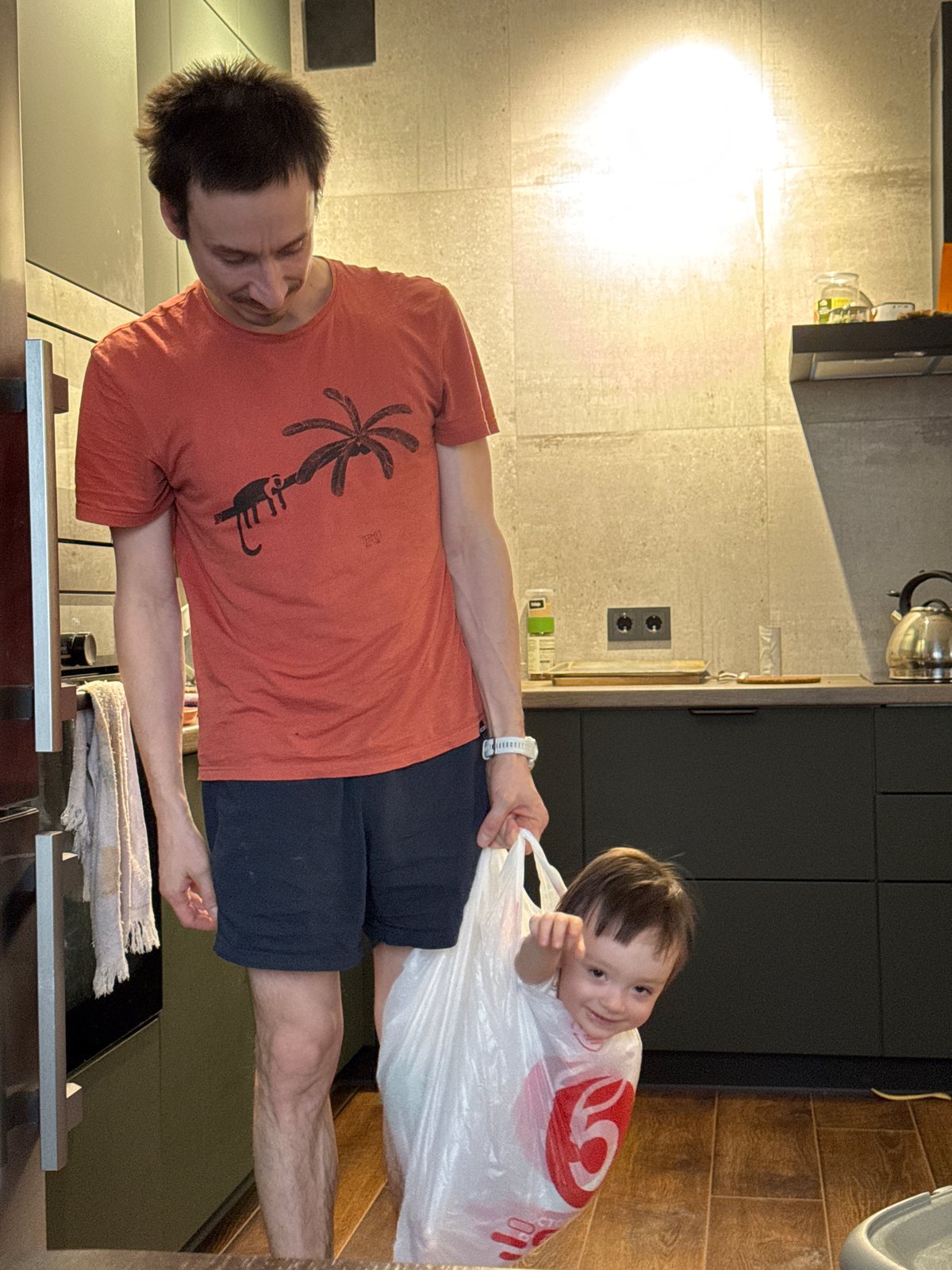 Casual kitchen moments documented in Izhevsk homes