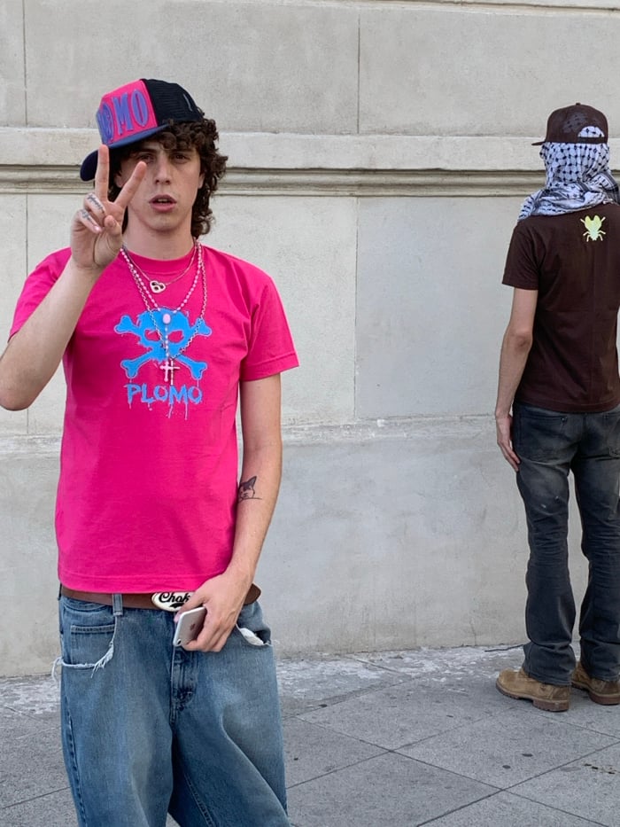 Evening street life documented across Buenos Aires neighborhood
