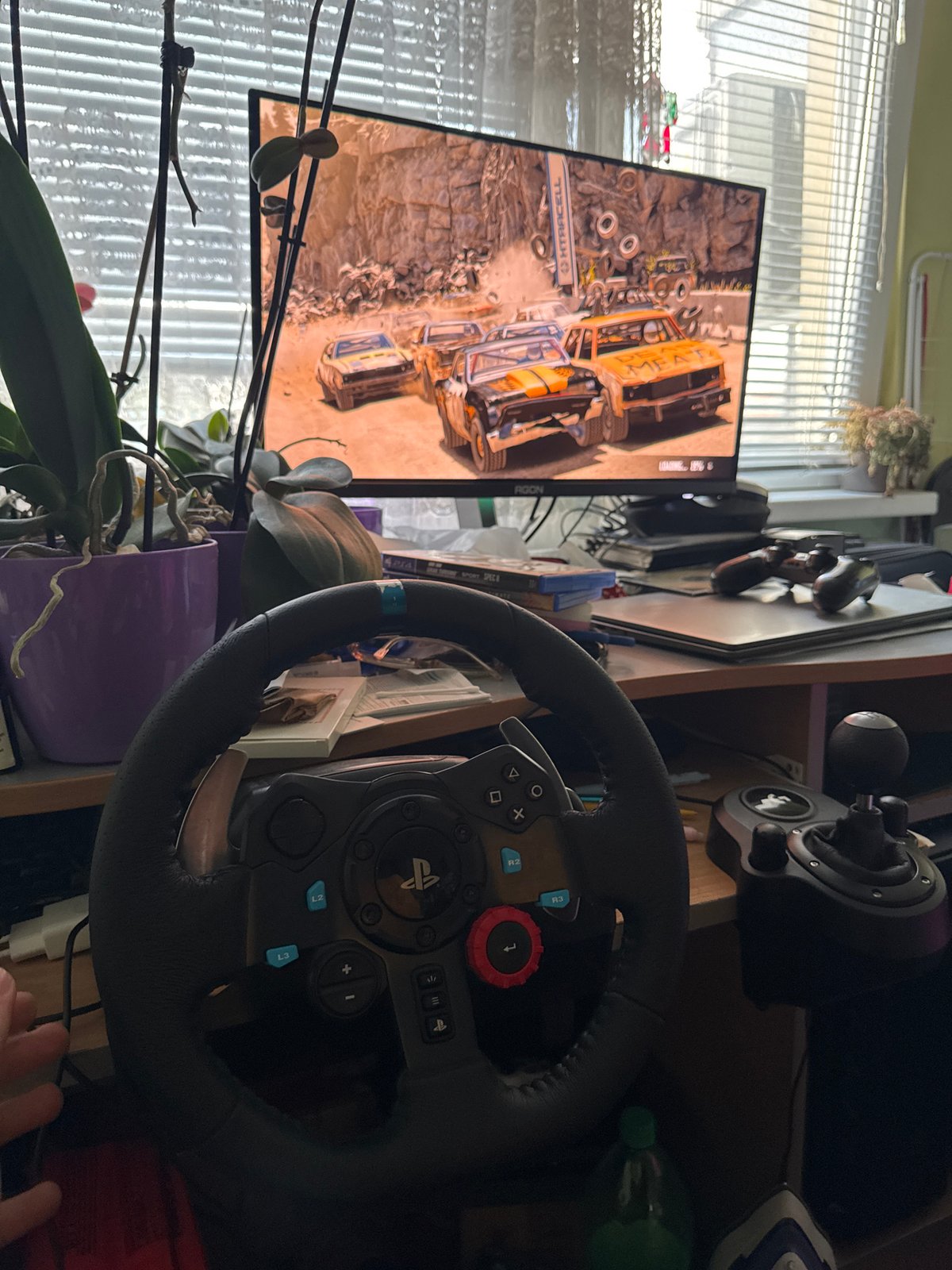 Gamer completes oval banger race using Logitech G923 wheel
