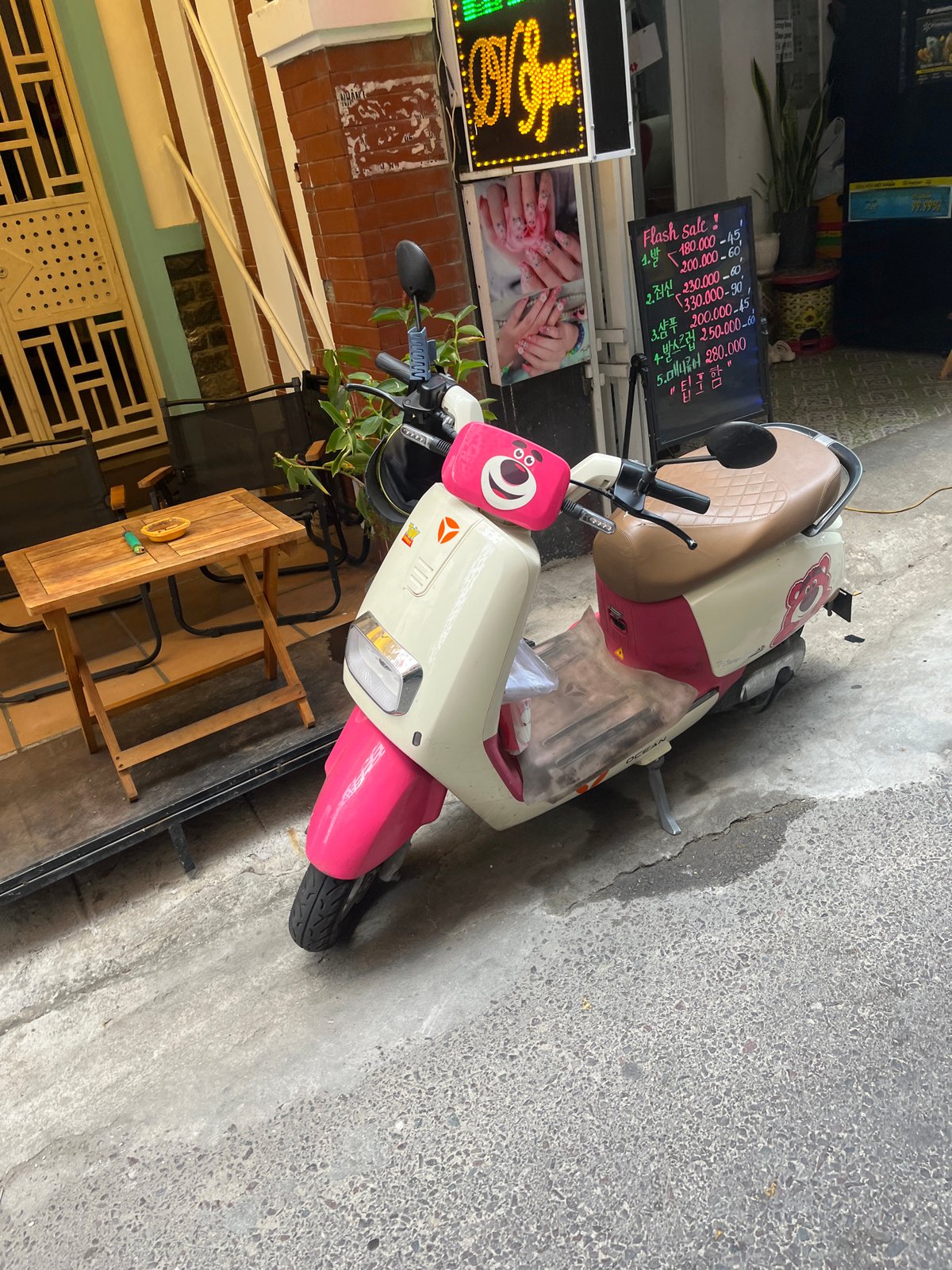 Morning scenes from daily life documented across Nha Trang Ward