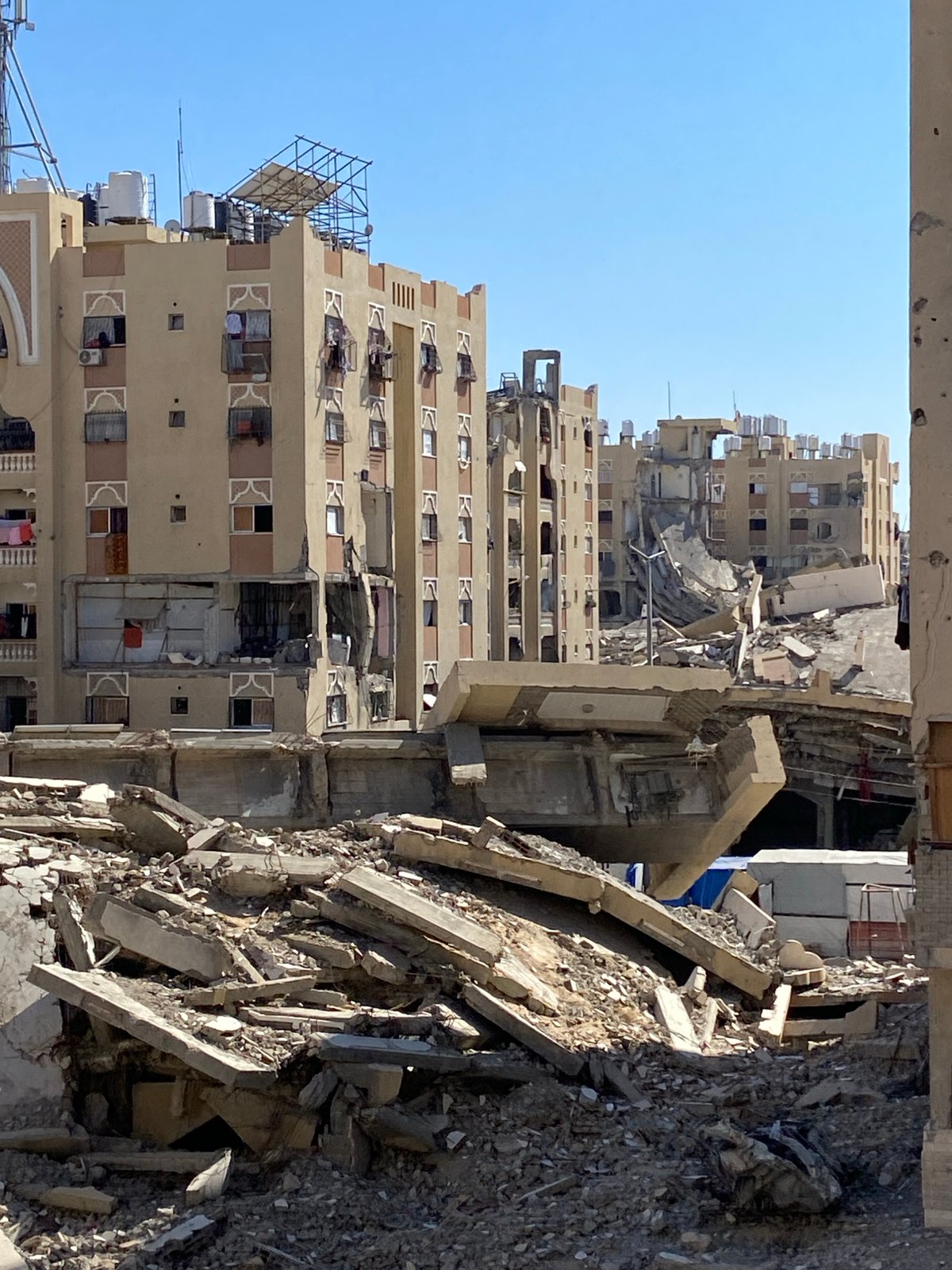 Widespread building damage documented in Khan Yunis