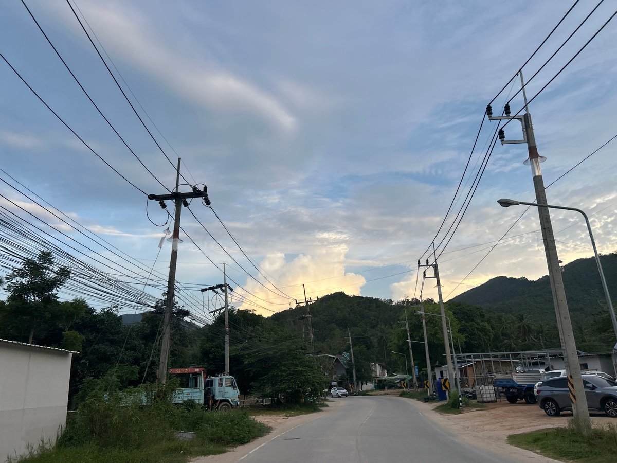 Ko Pha-ngan streets and skies, with a café meal mixed in