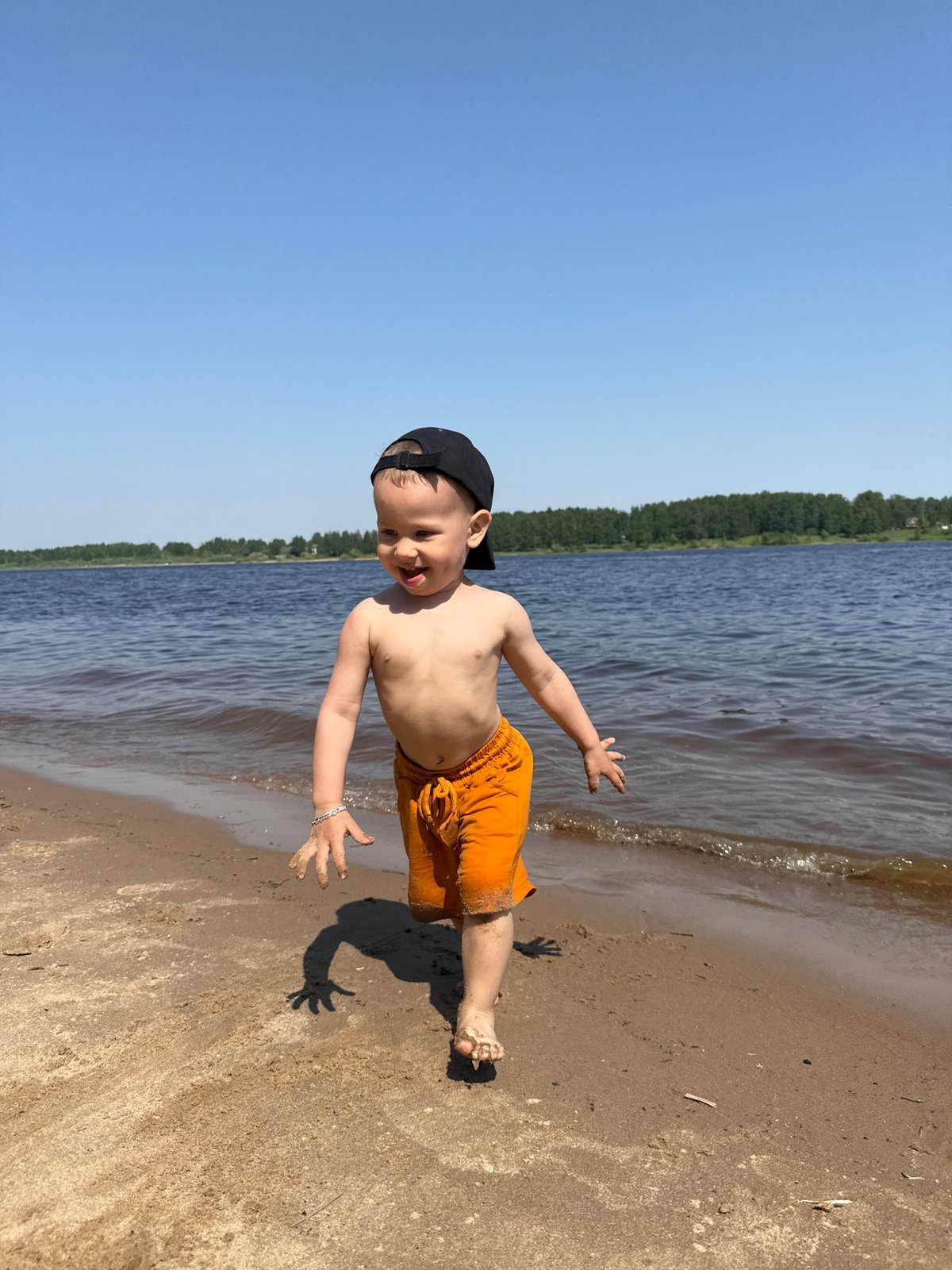 Child plays in sand at Rusanovo beach