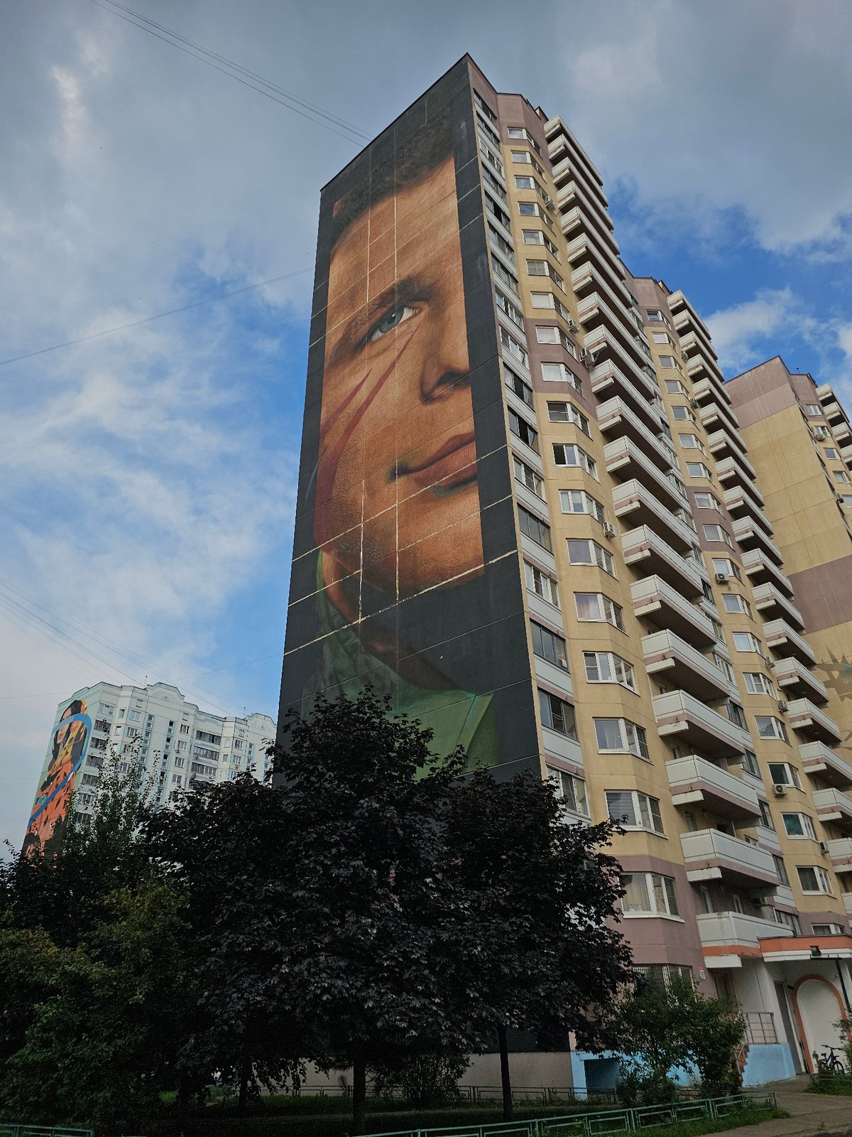 Large-scale murals cover the side of an Odintsovo apartment block