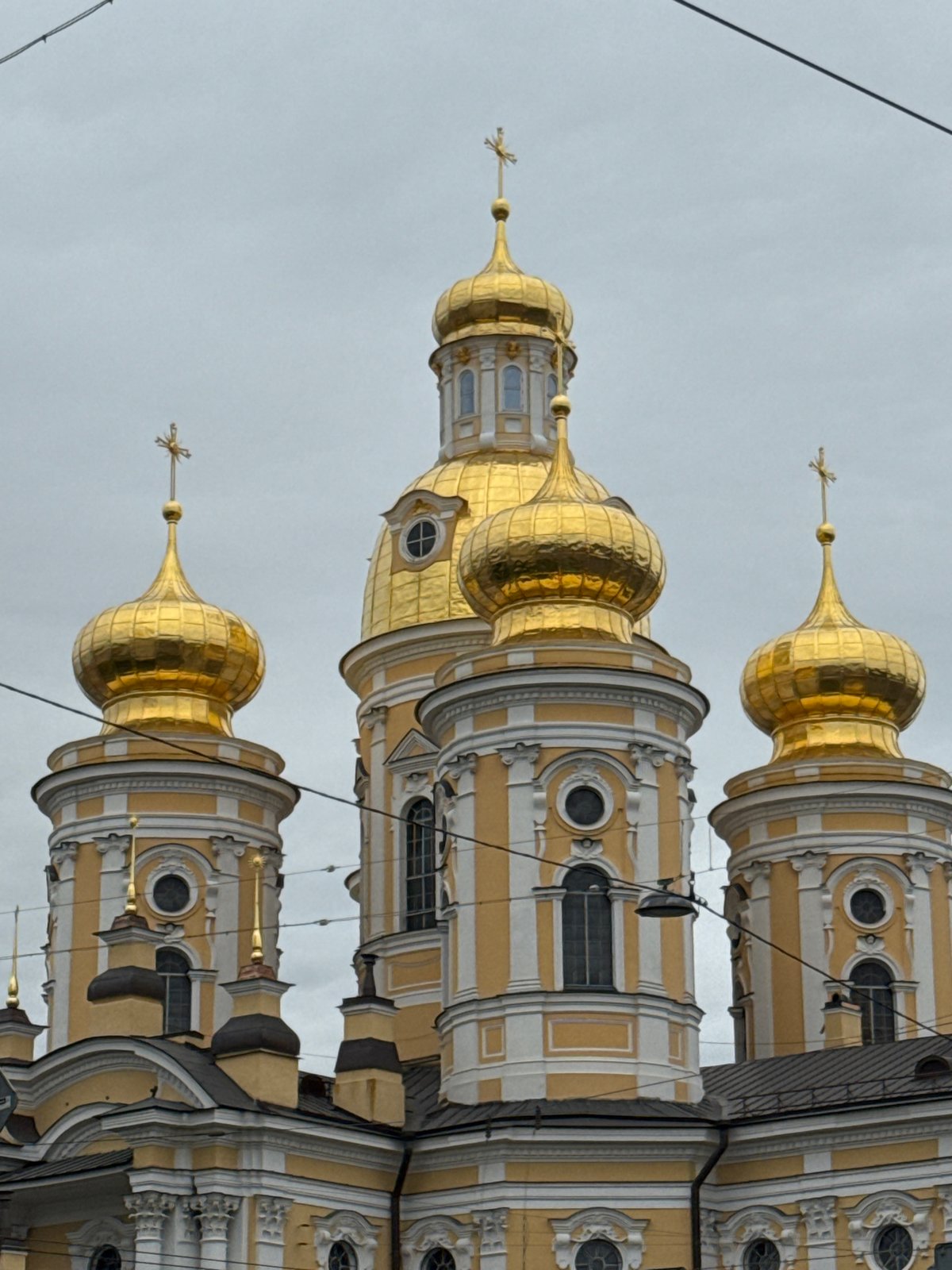 Golden-domed churches documented across Saint Petersburg in five minutes