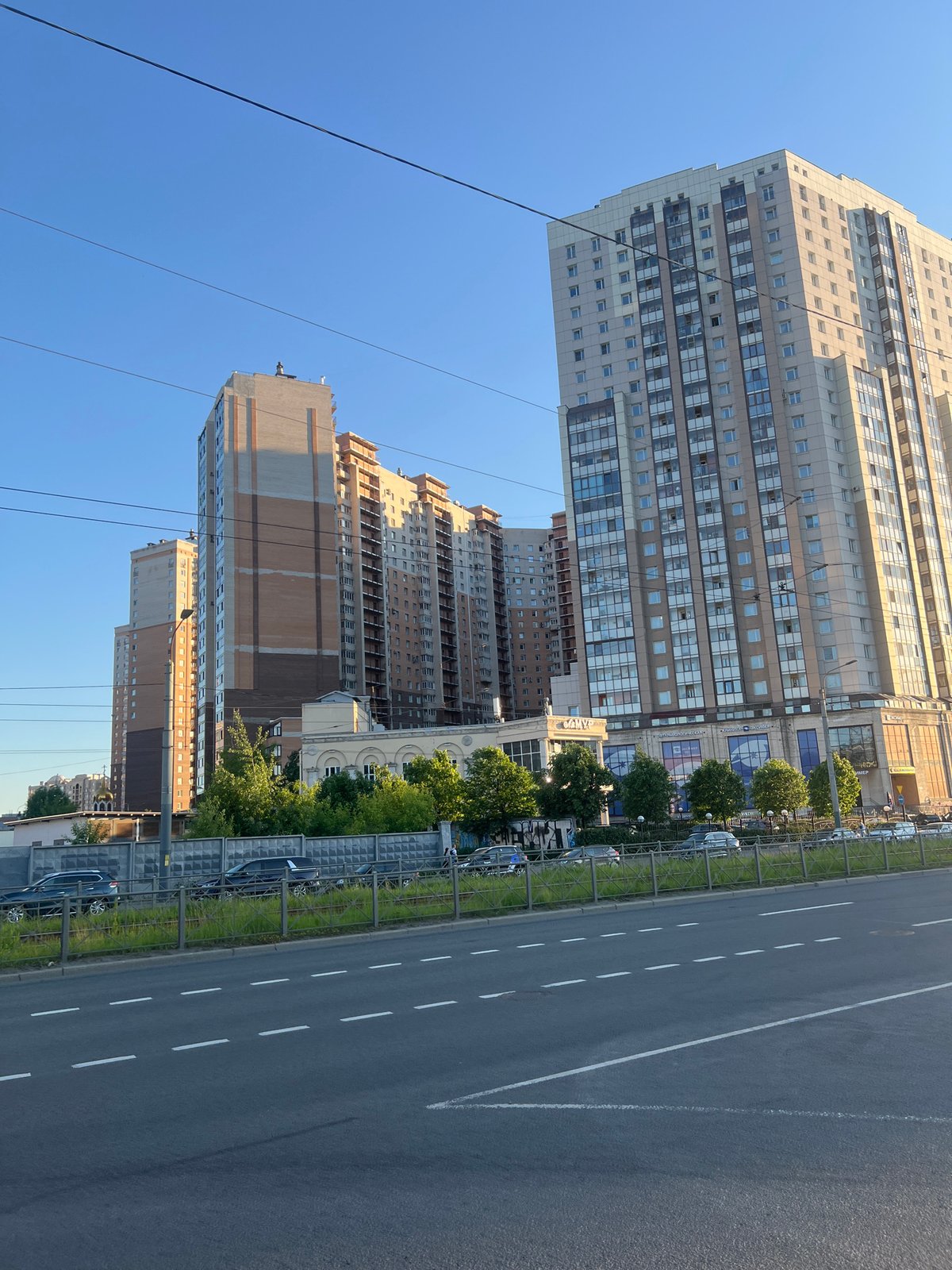 Saint Petersburg afternoon street scenes documented across multiple districts