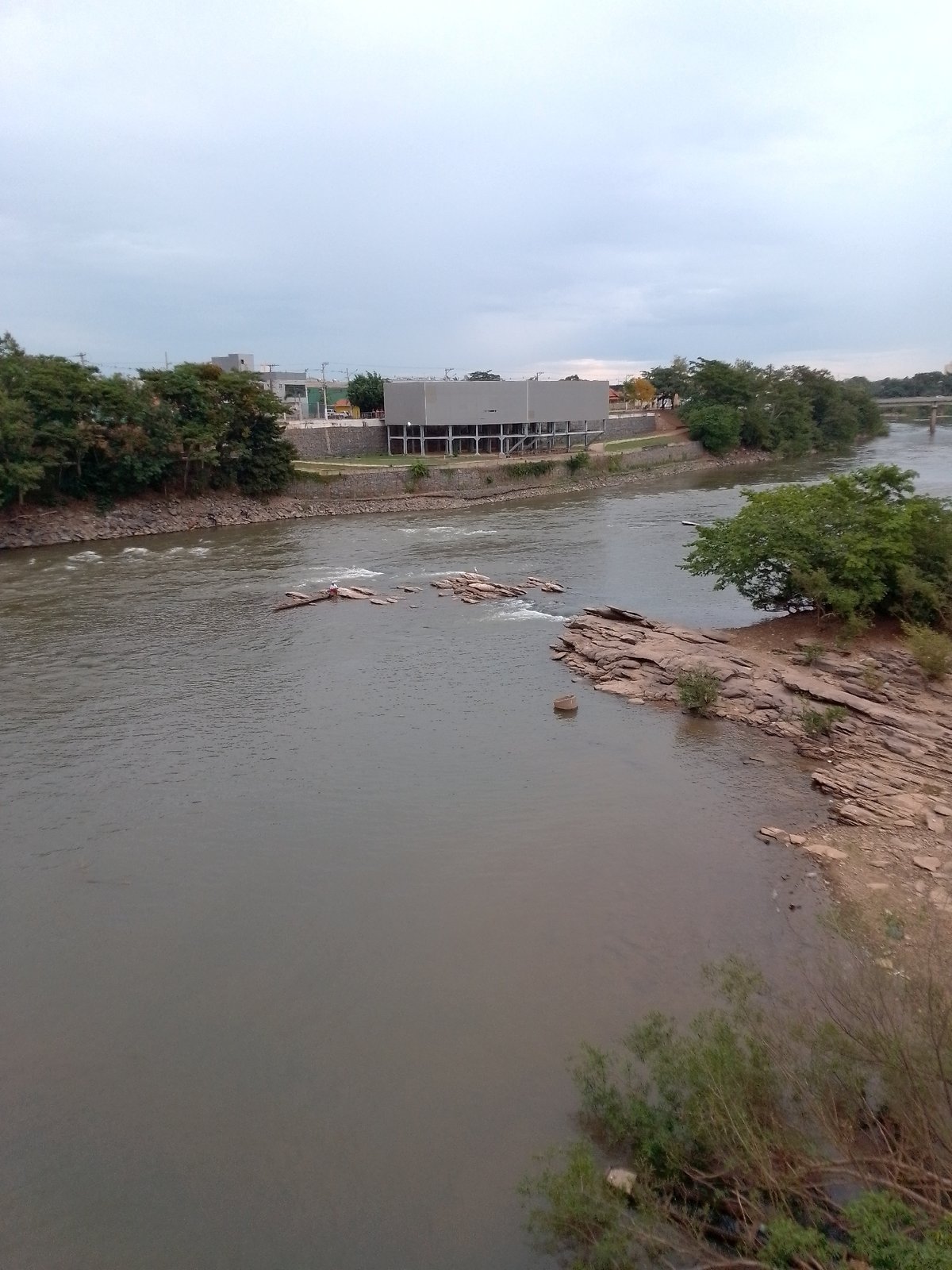 River and bridge views documented in Cuiabá, Brazil