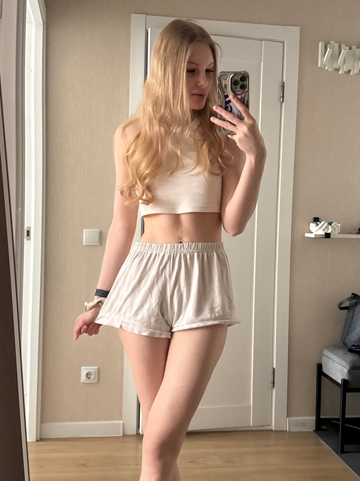 Woman documents morning selfie session in Perm residence