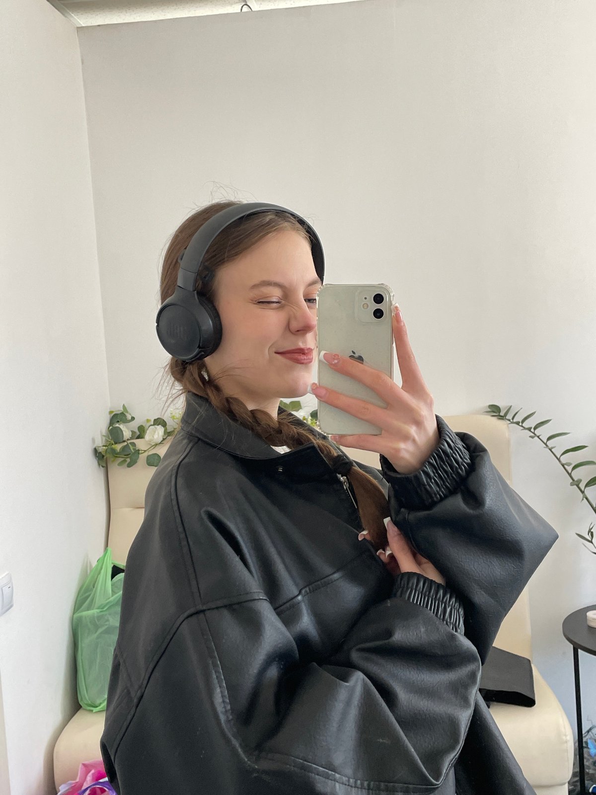Morning moments with pets and selfies in Russian village