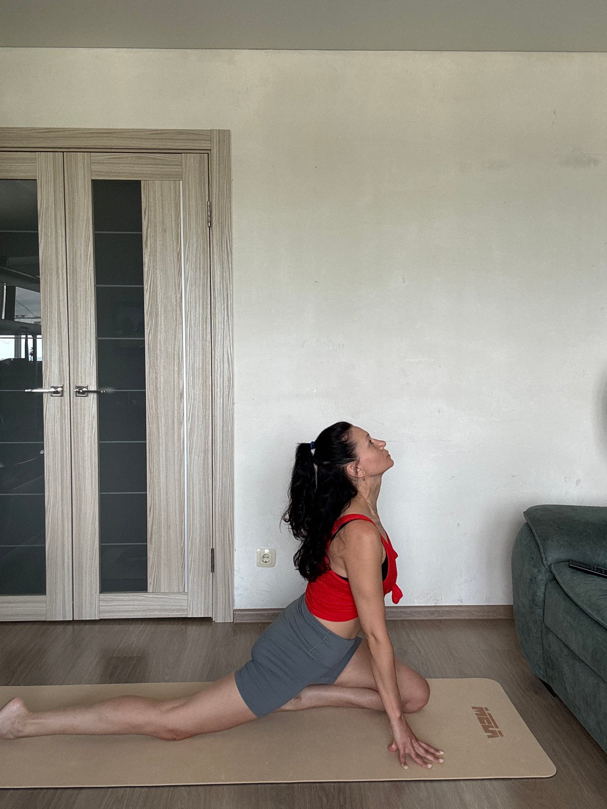Morning life in Chaikovsky: fitness, pets, shopping, street scenes
