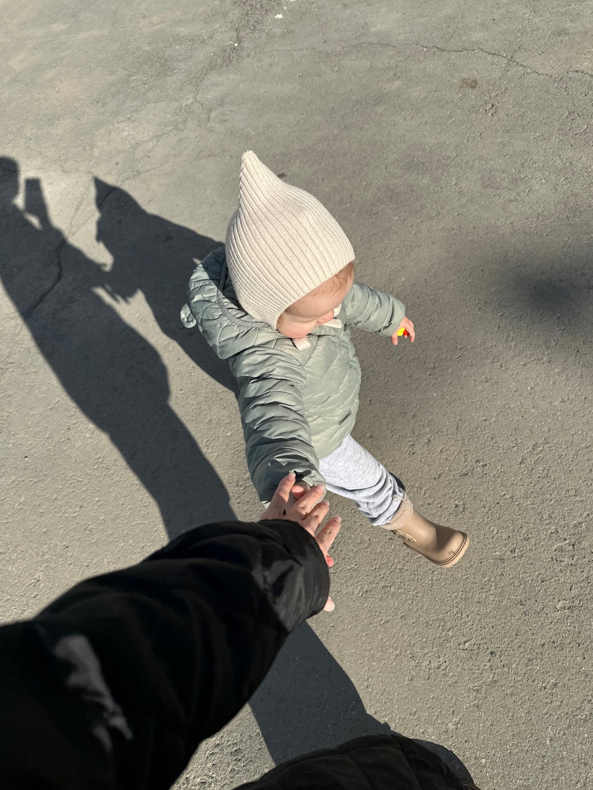 Child and cat captured in everyday Yekaterinburg morning moments