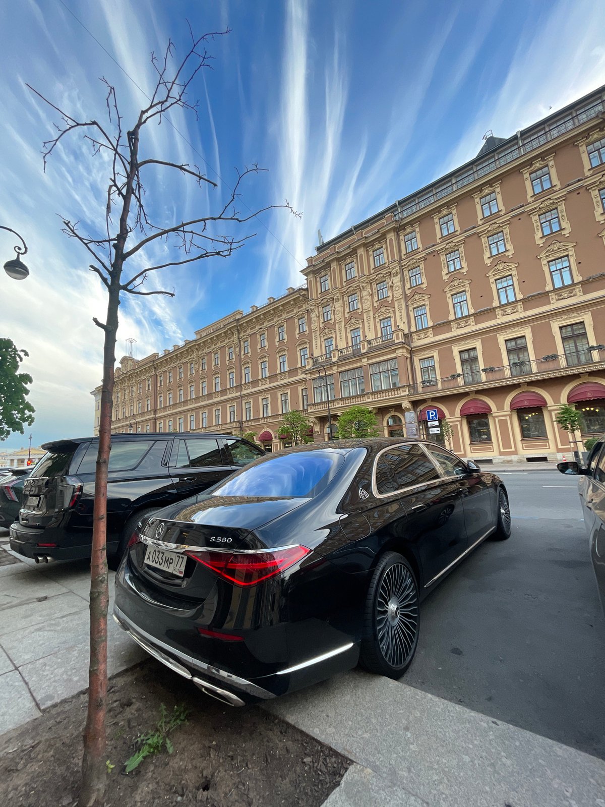 Vintage cars and historic architecture documented in Saint Petersburg