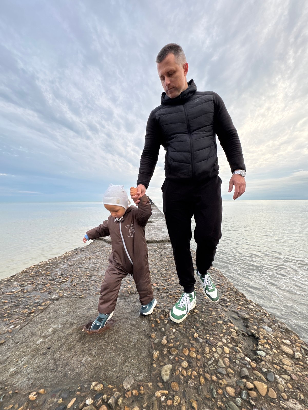 Family enjoys afternoon outing on Sochi's pebble beach