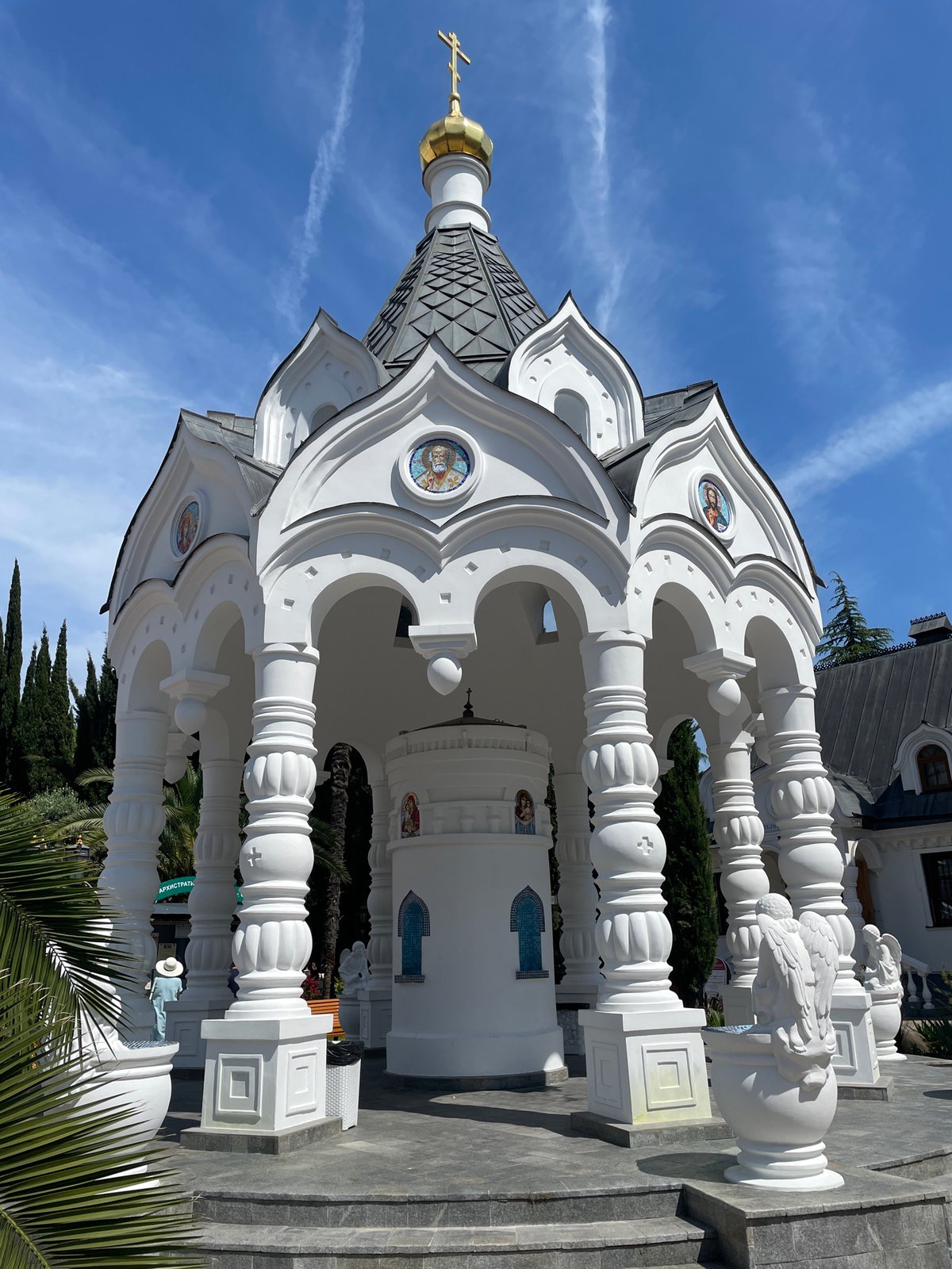 Tourist documents sunny morning tour of Sochi landmarks and parks