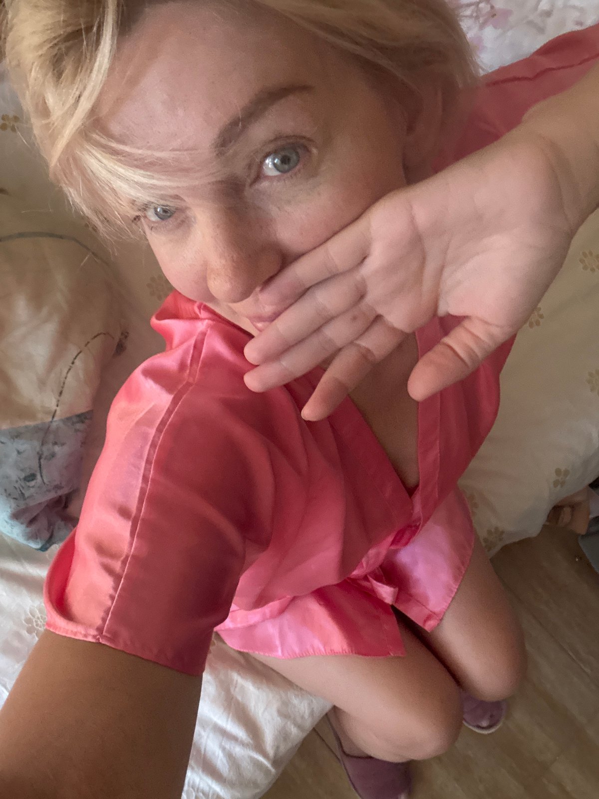 Casual room selfies in Sochi, pink robe, quiet morning vibe
