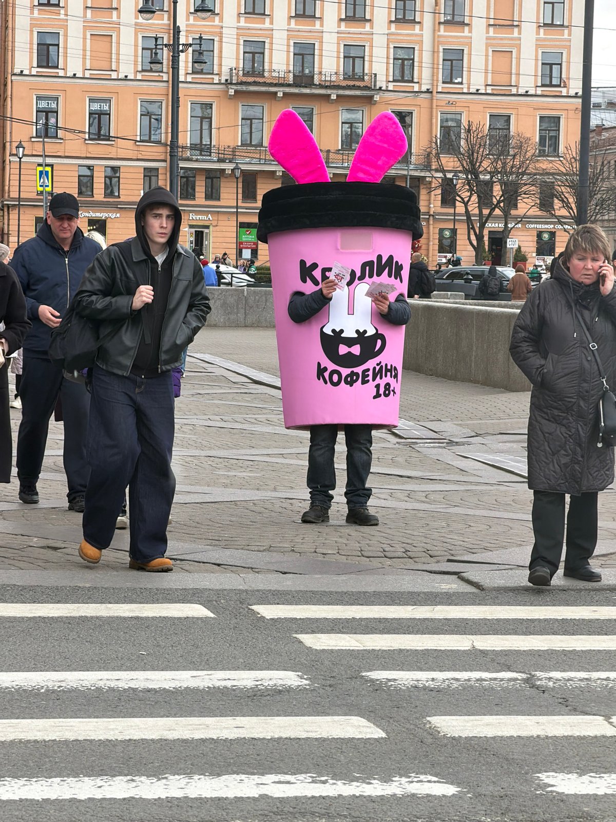 Cool weather street scene captured in Saint Petersburg