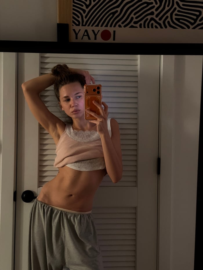 Woman takes mirror selfie in Fort Lauderdale apartment