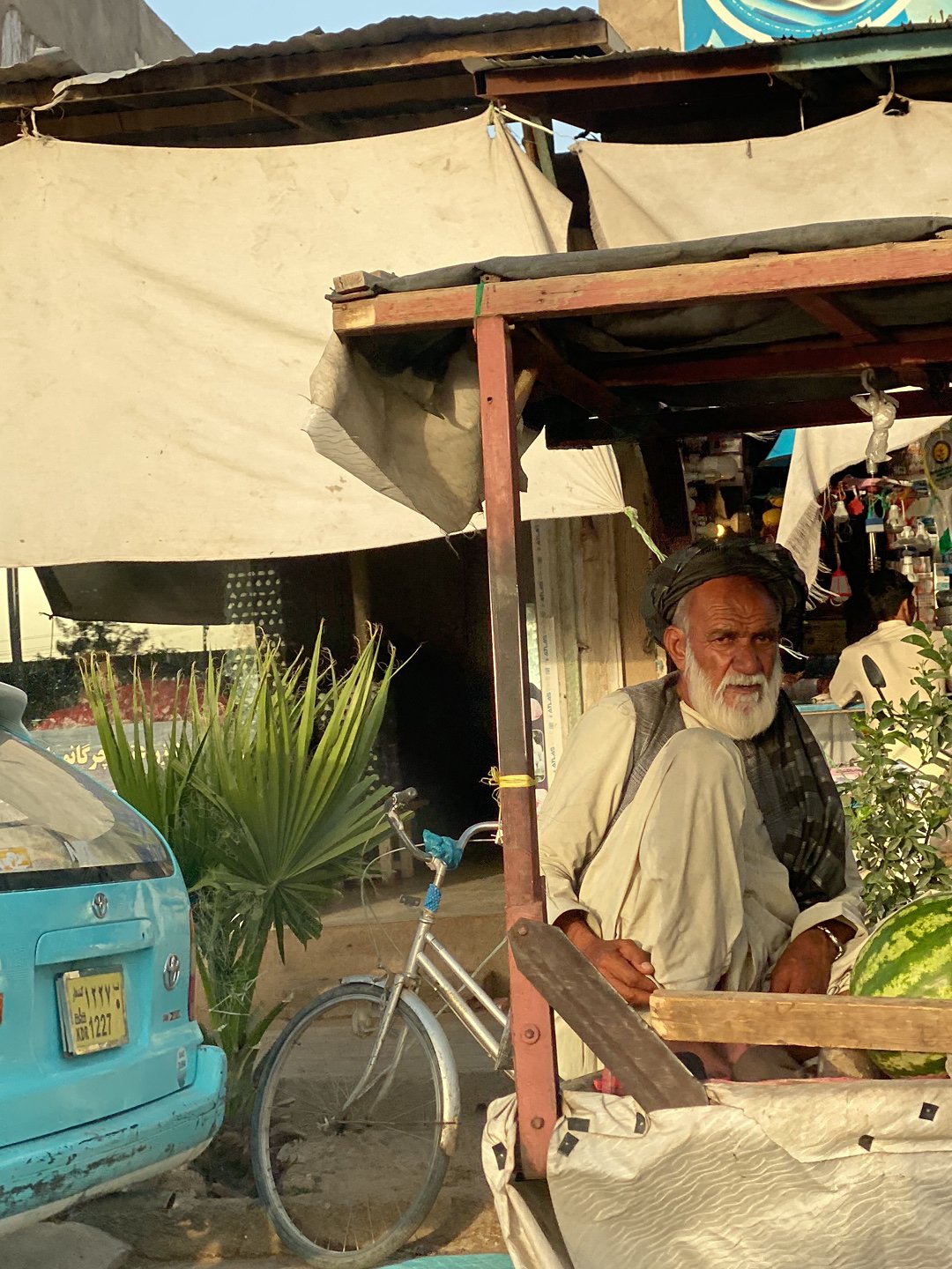 Daily life documented in Kandahar streets during afternoon hours