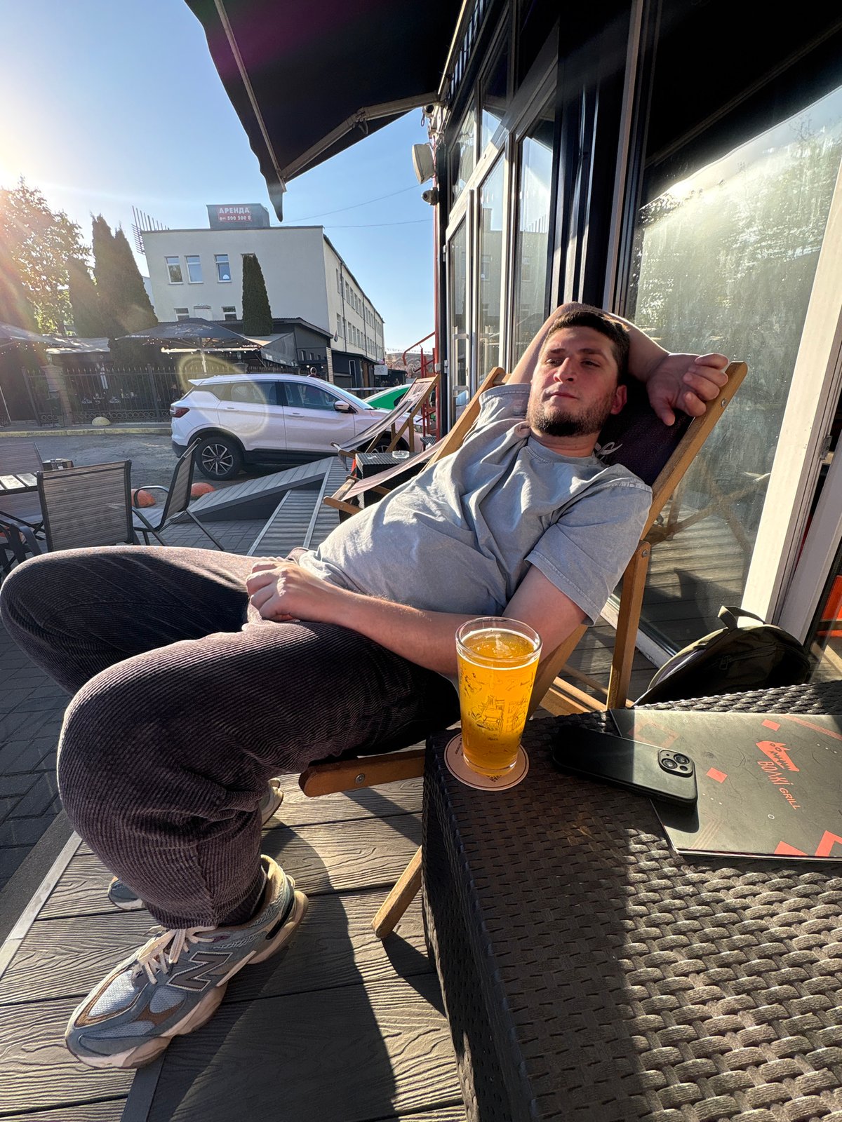 Man enjoys afternoon beer and fries at Minsk cafe