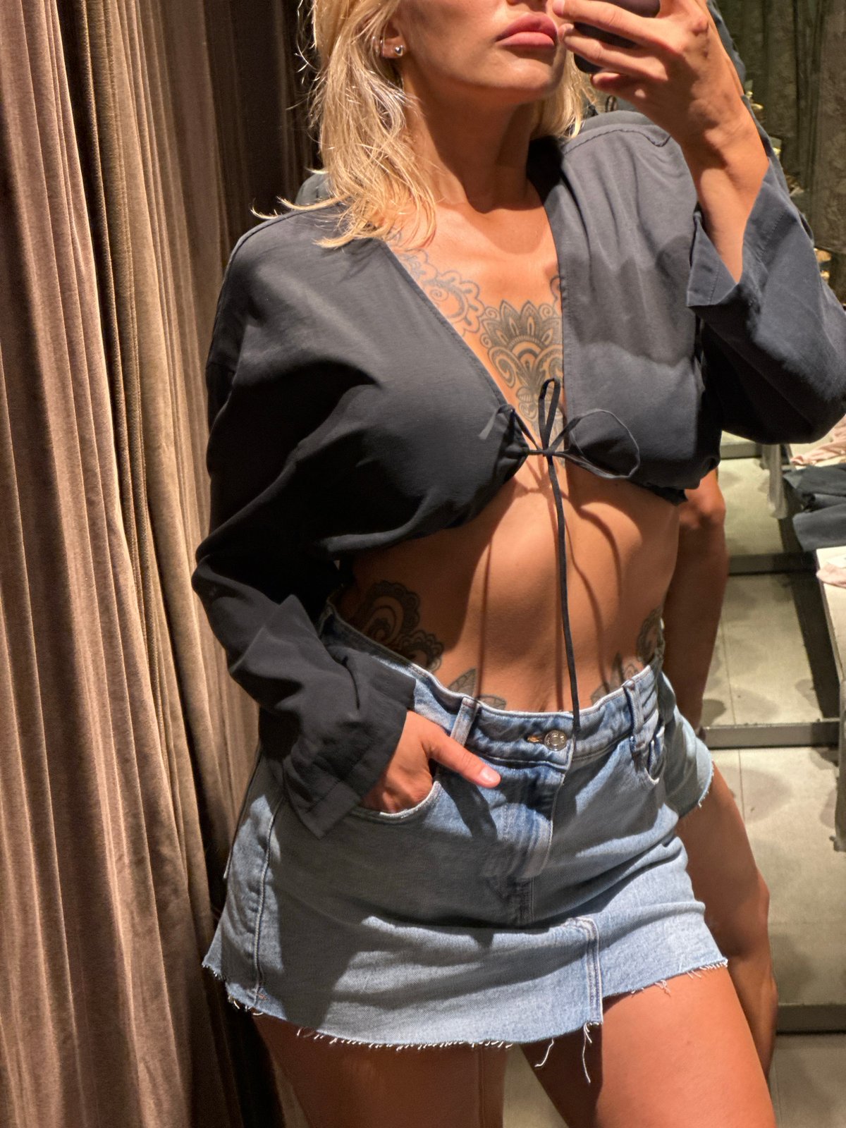 Woman tries on outfits, takes mirror selfies in Kuta boutique