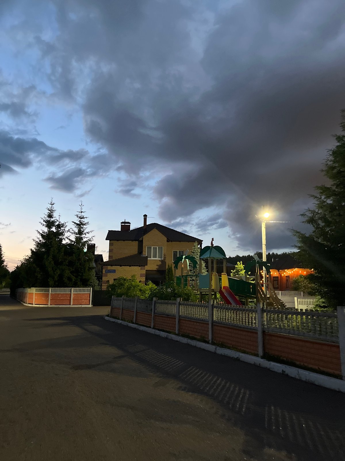 Dramatic twilight scenes captured across residential Orekhov, Russia