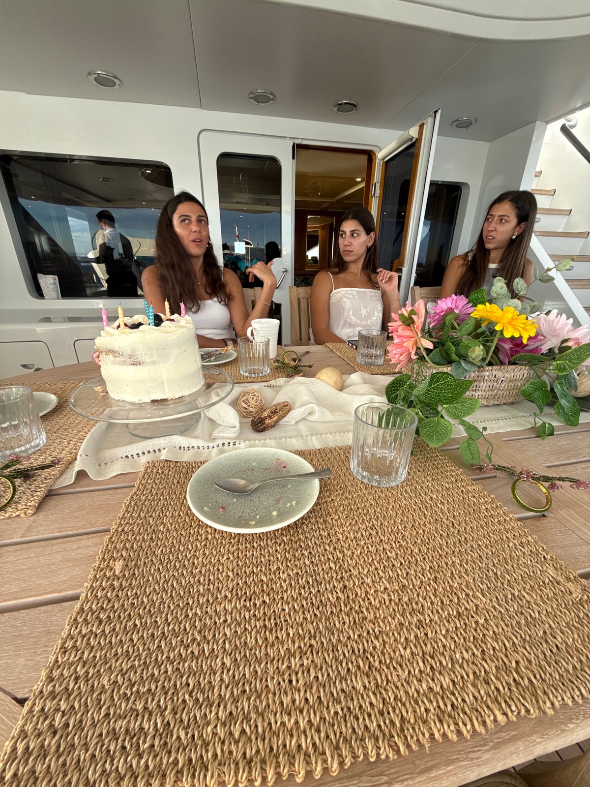Three women spotted on boat in La Paz waters