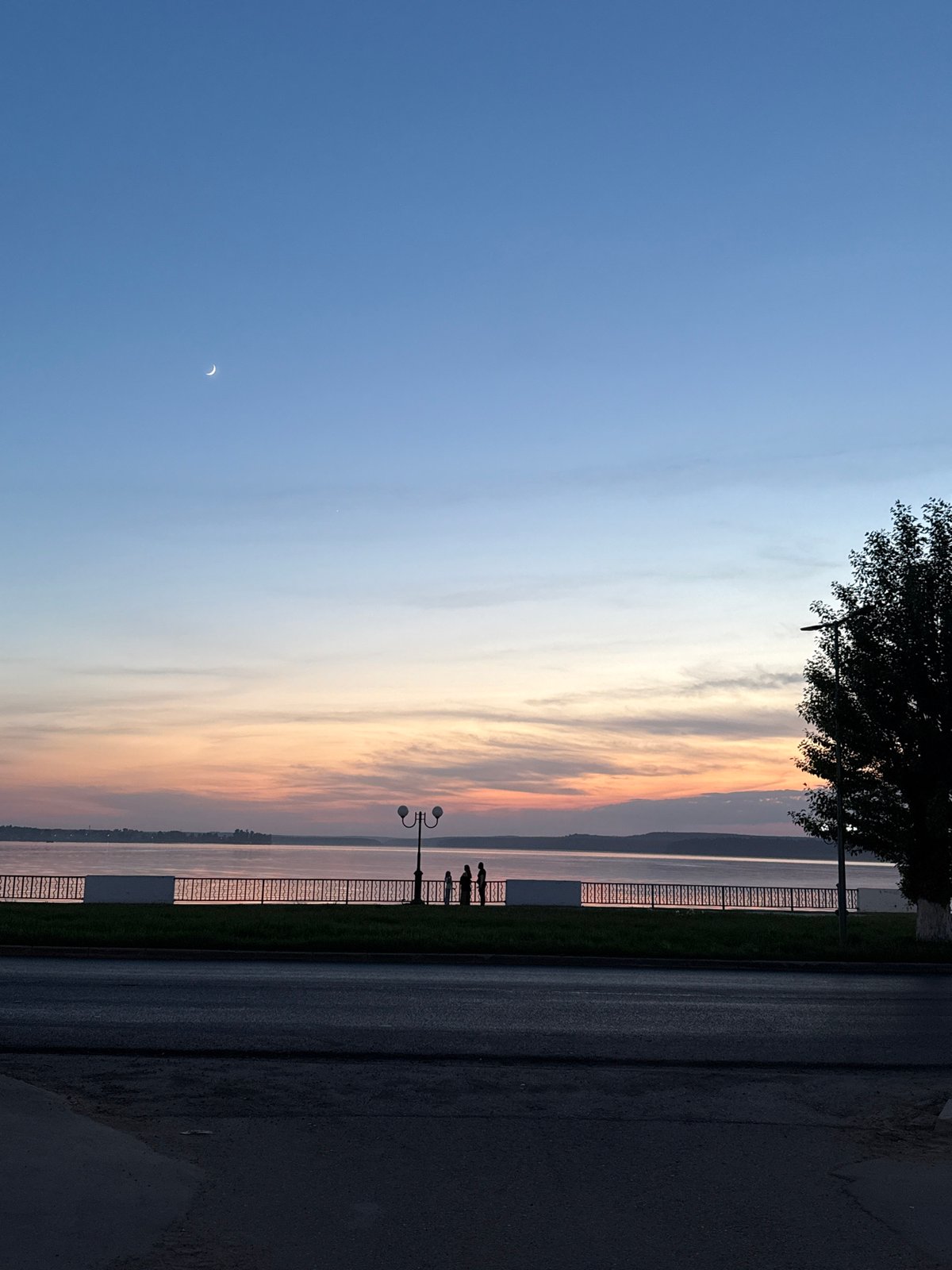 Sunset documented over Votkinsk Pond by multiple witnesses