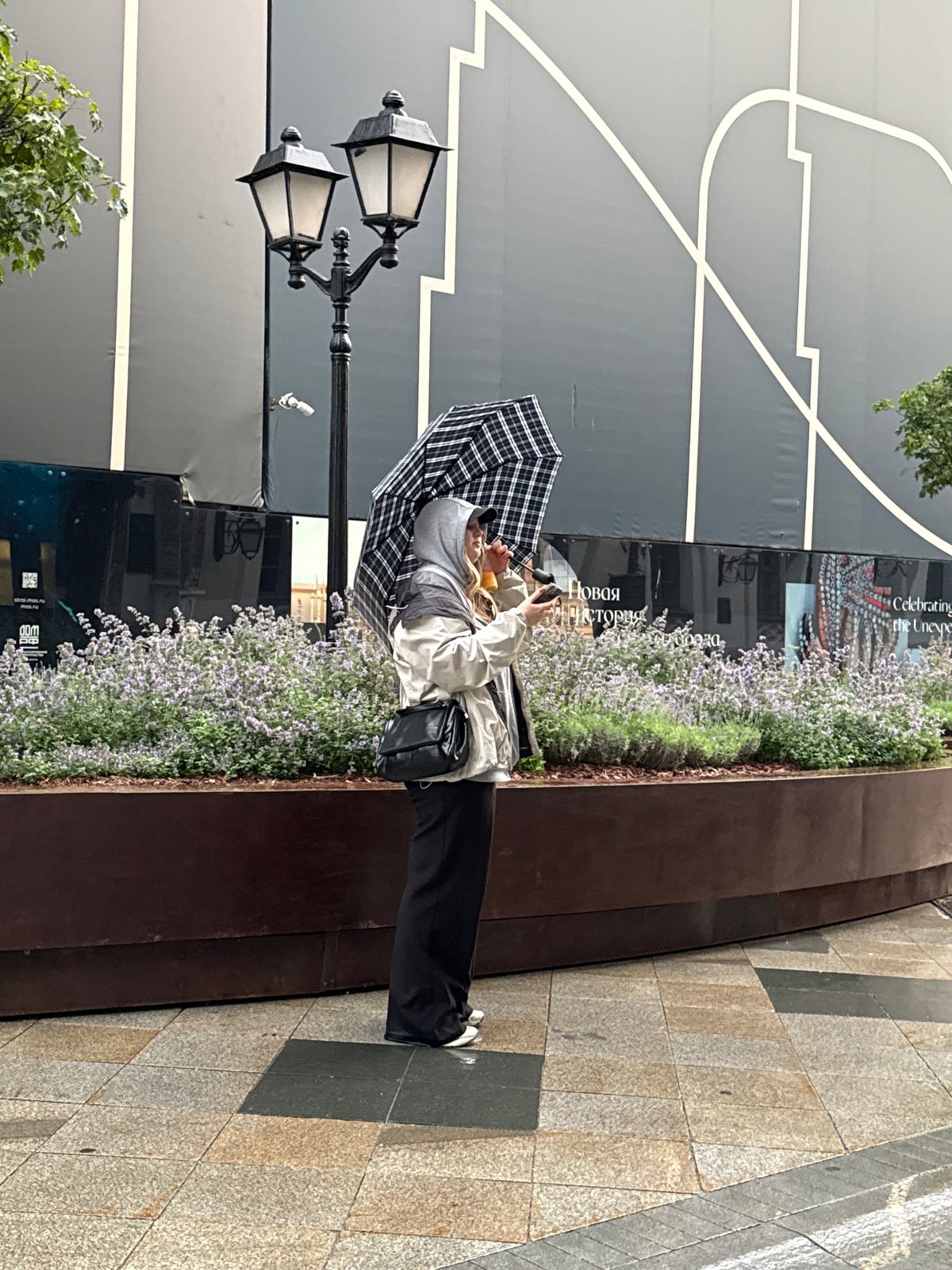 Moscow pedestrians navigate a rainy July afternoon on foot