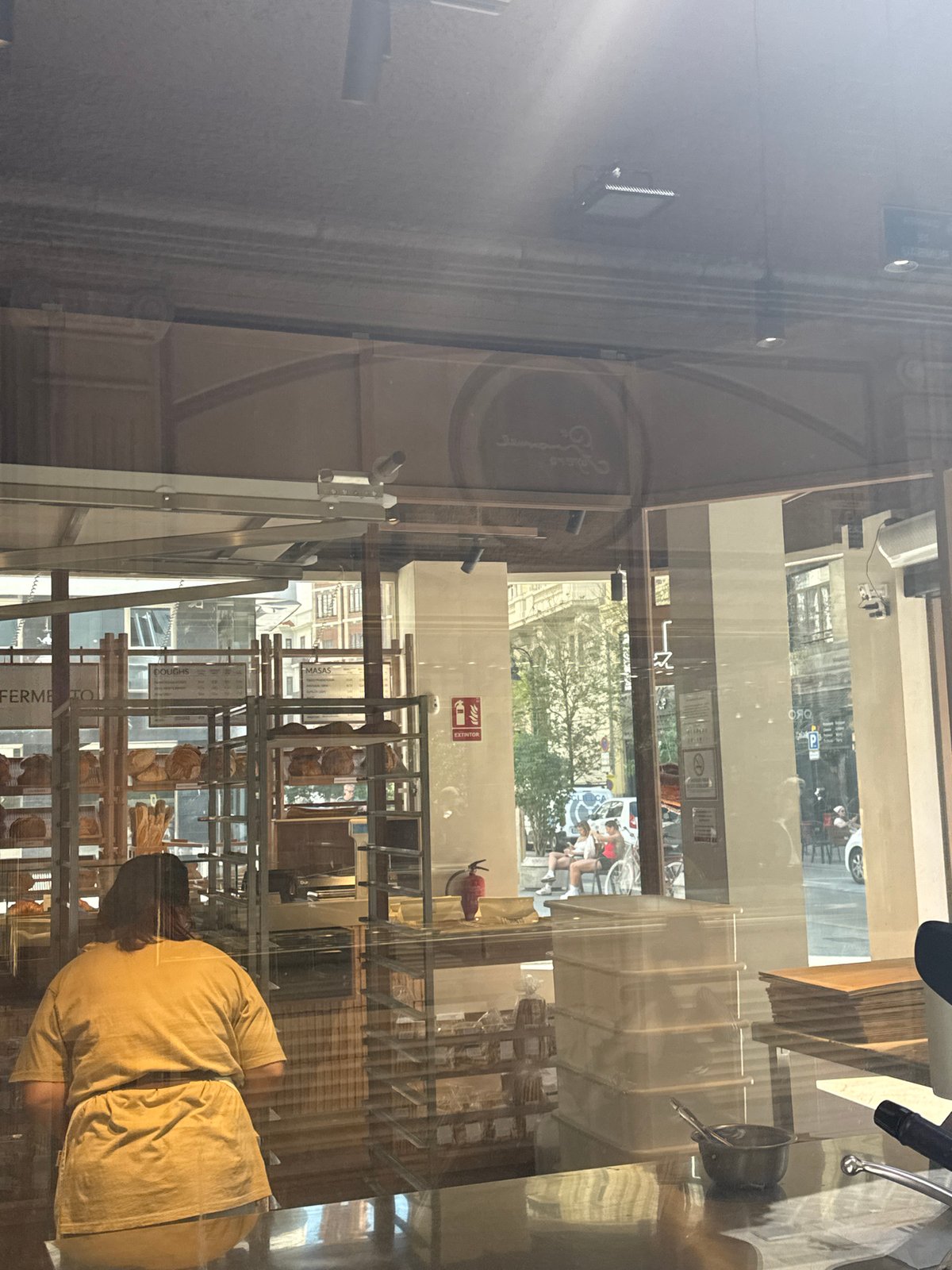 Routine Valencia street scenes documented during morning hours