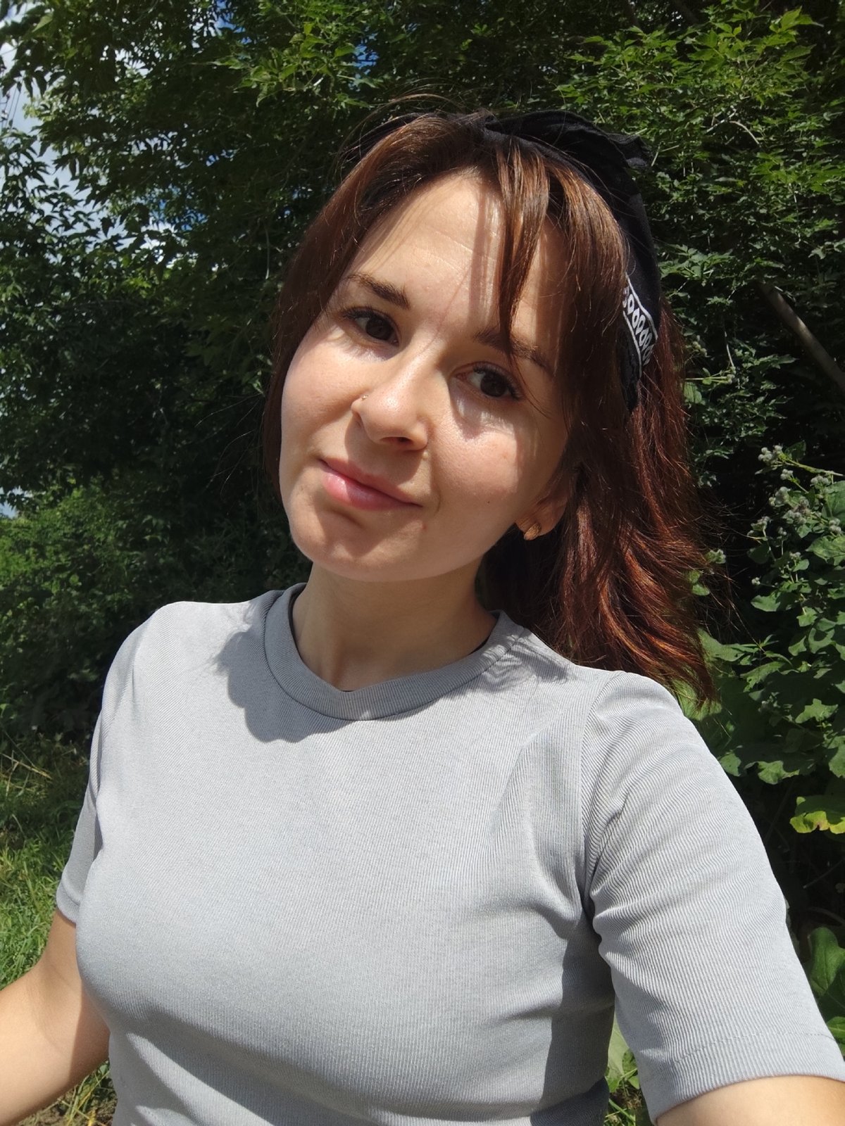 Summer afternoon portraits and hydrangeas in rural Russia