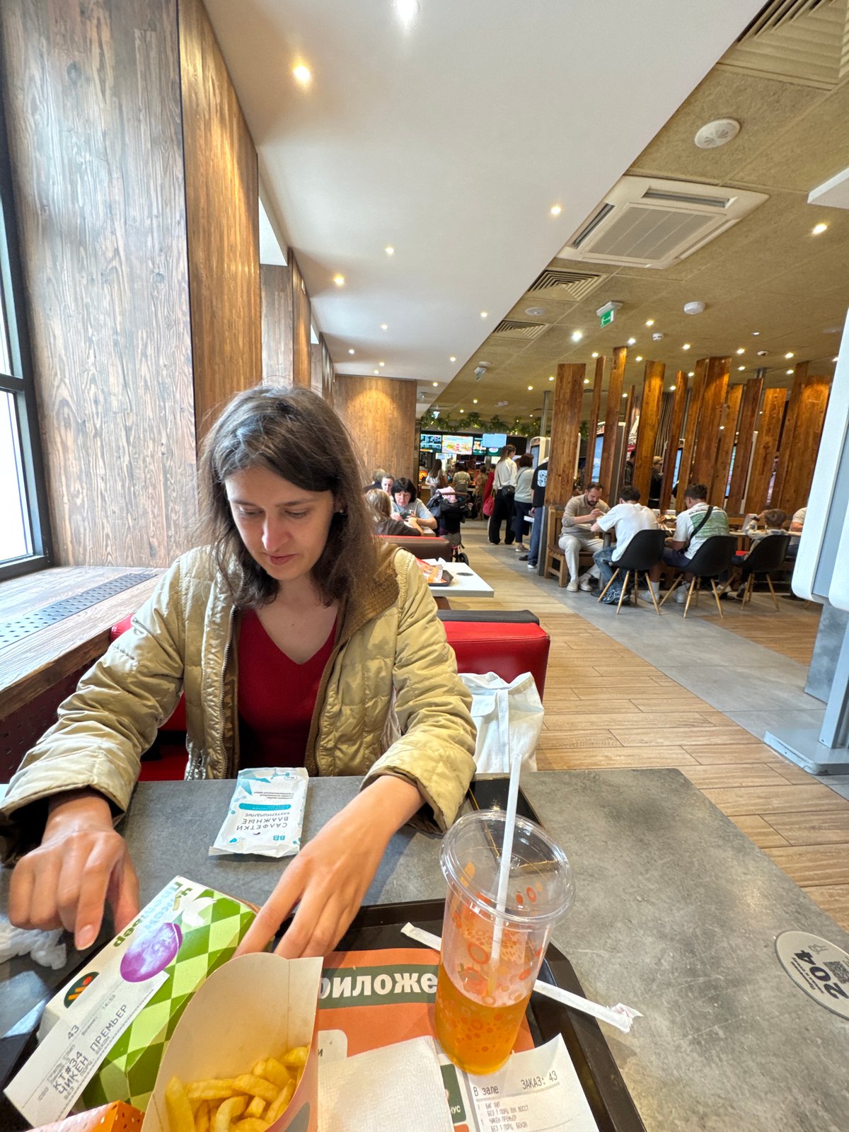 Midday street life and interiors across central Moscow