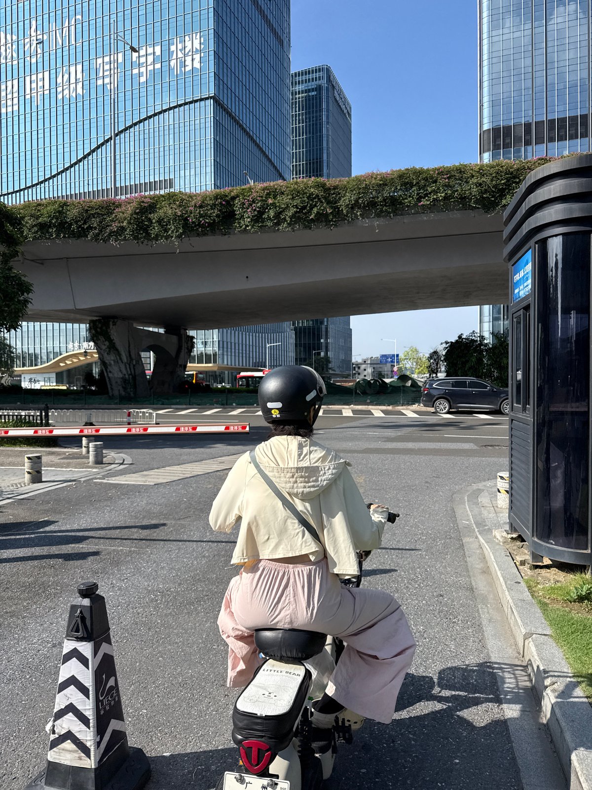 Ordinary street life documented across Guangzhou districts