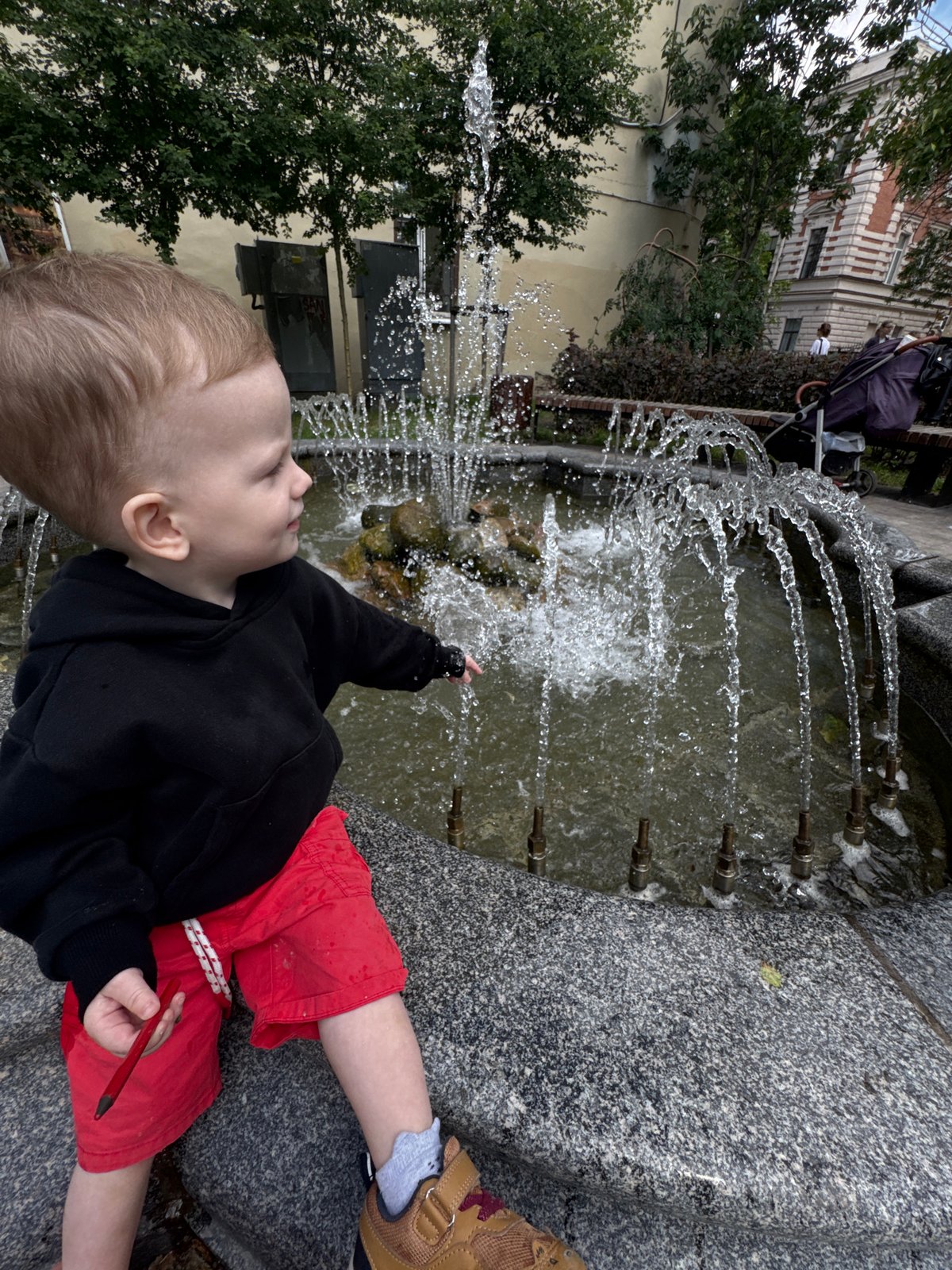 Fountain play and Soviet-era mosaics in Saint Petersburg