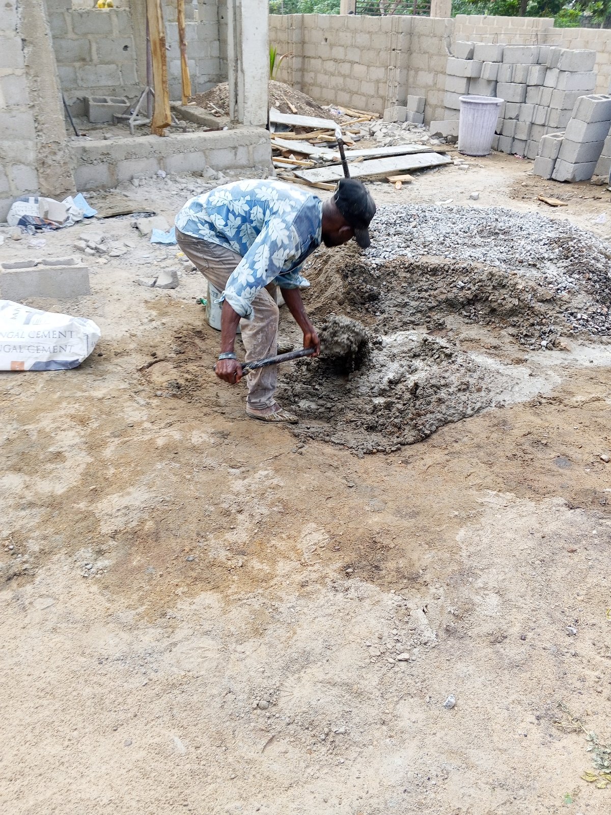 Construction work and daily life observed in Zango-ndaji