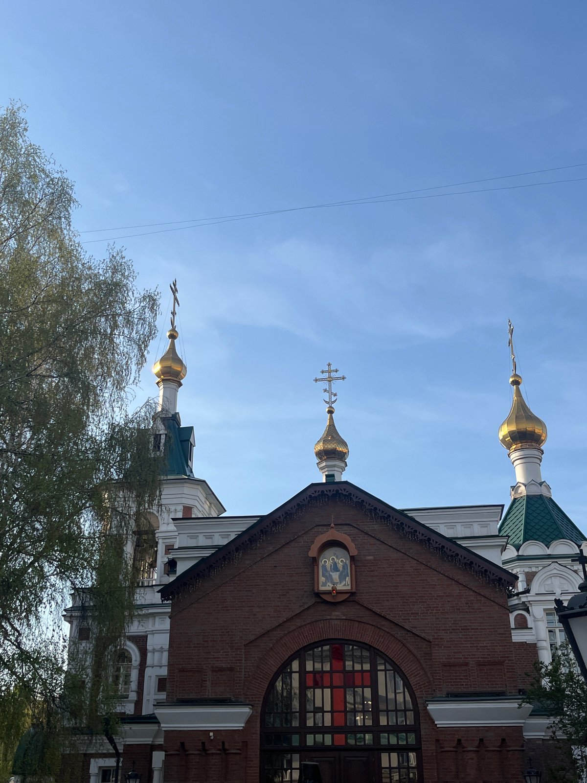 Everyday moments captured around Krasnoyarsk cathedral and streets