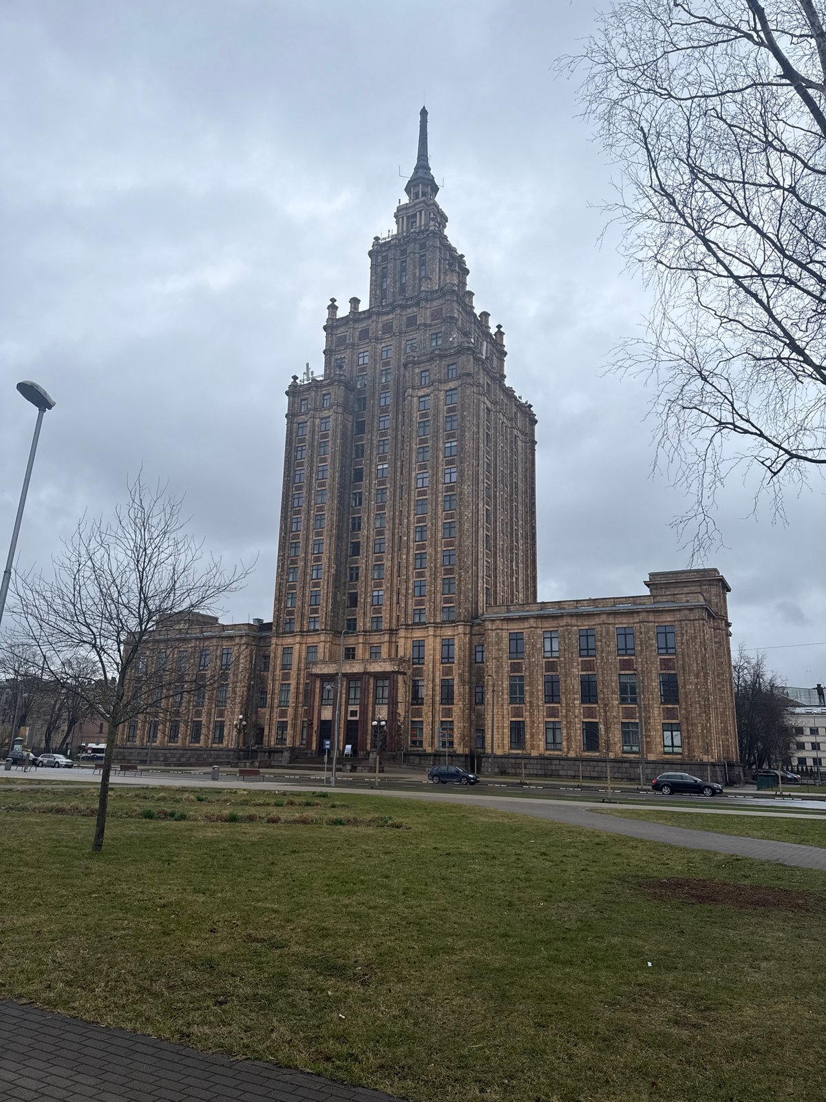 Morning documentation of iconic Riga landmarks captured within seconds