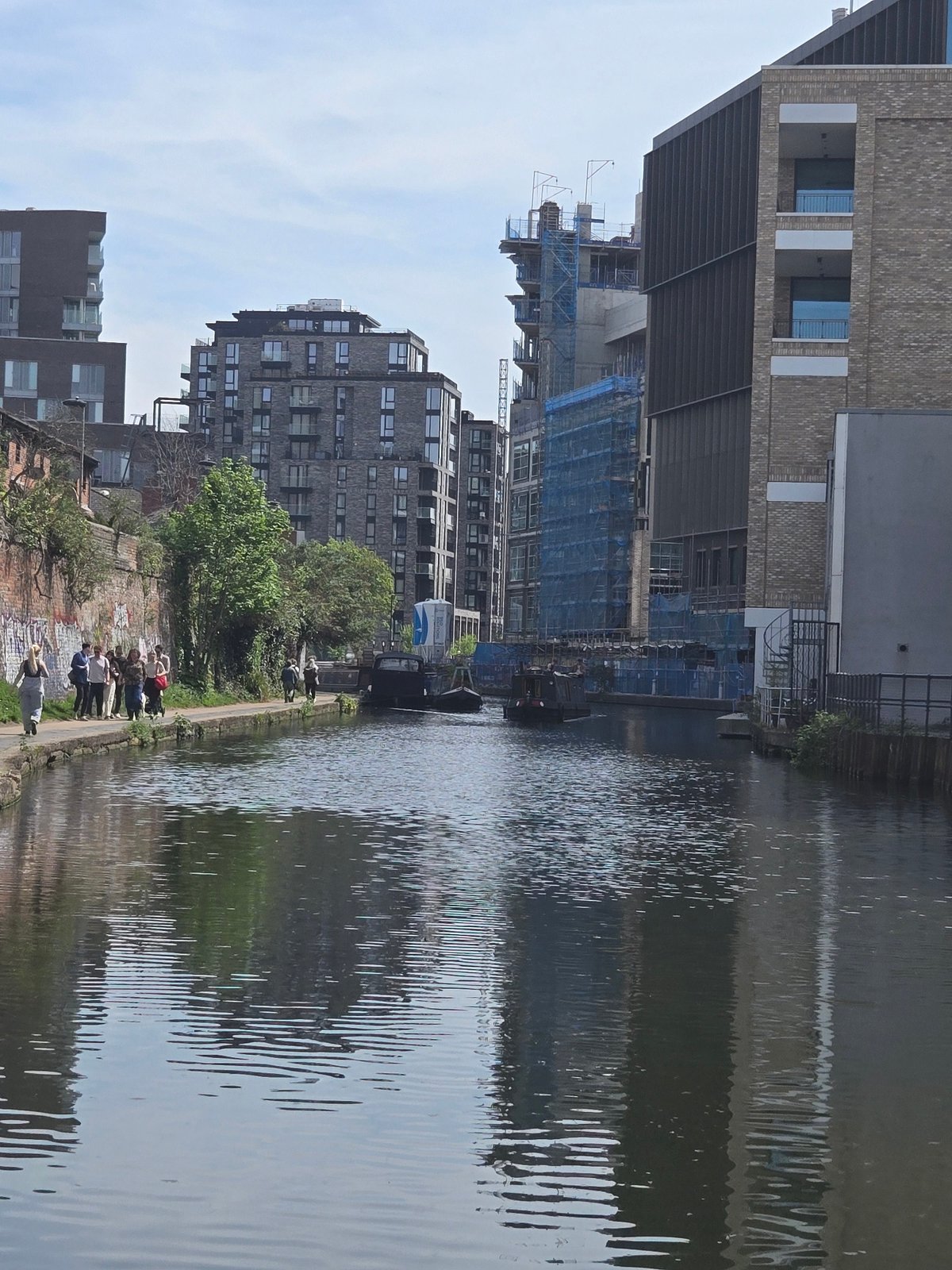 Witness documents afternoon stroll along London's Regent's Canal