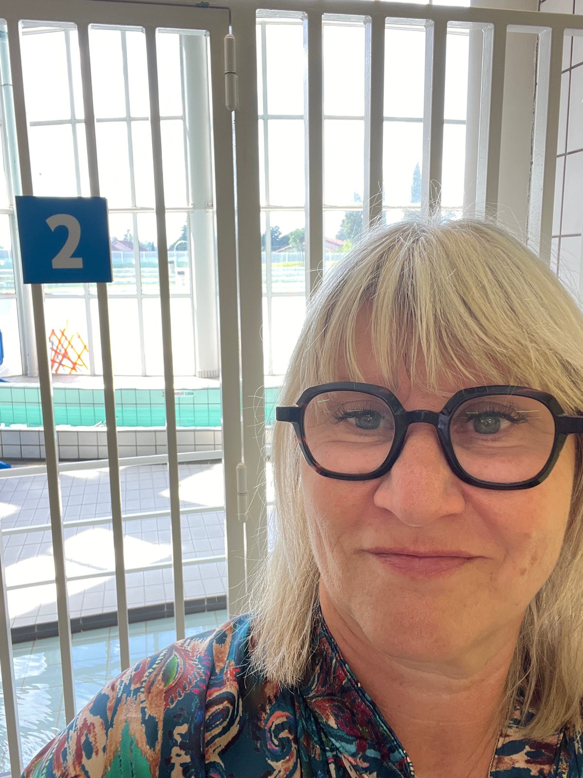 Portrait captured of blonde woman in Andrézieux-Bouthéon