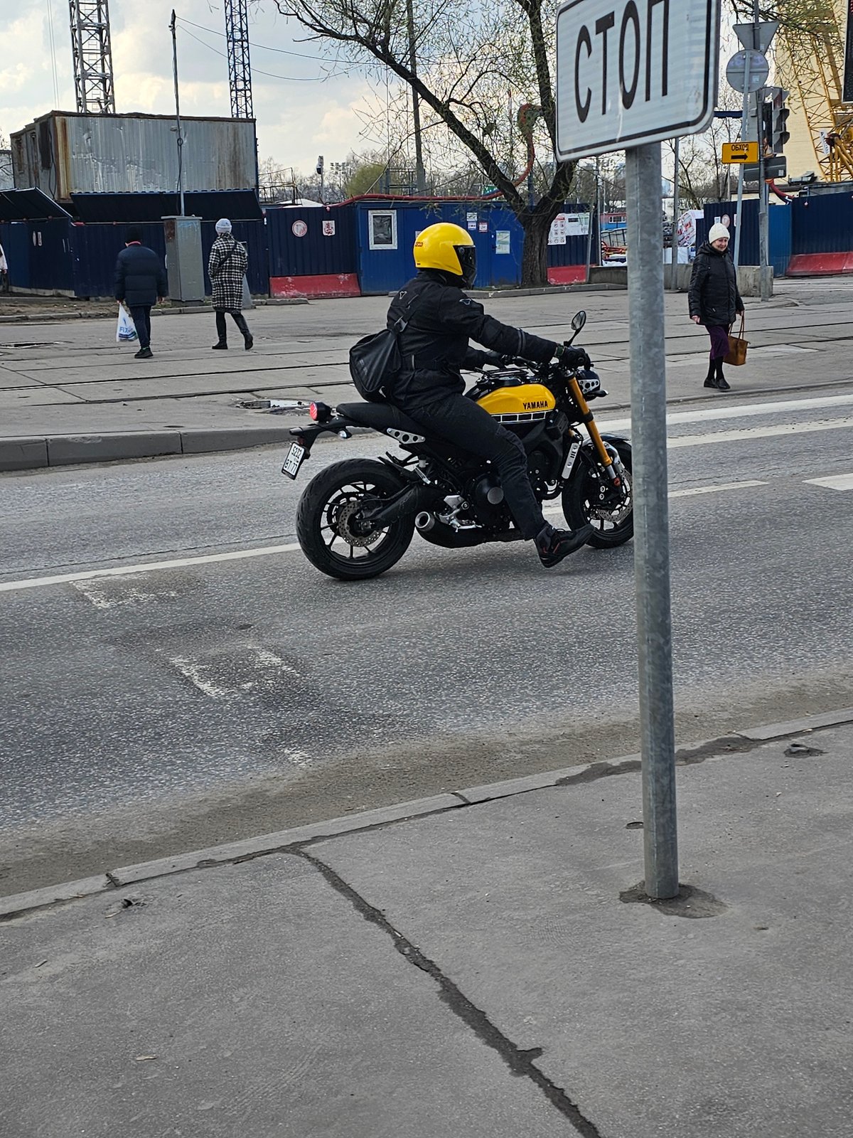 Motorcyclist spotted on Yamaha bike in Khimki street scene