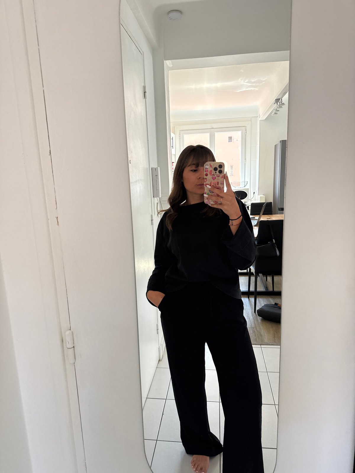 Woman documents morning routine in Cannes apartment