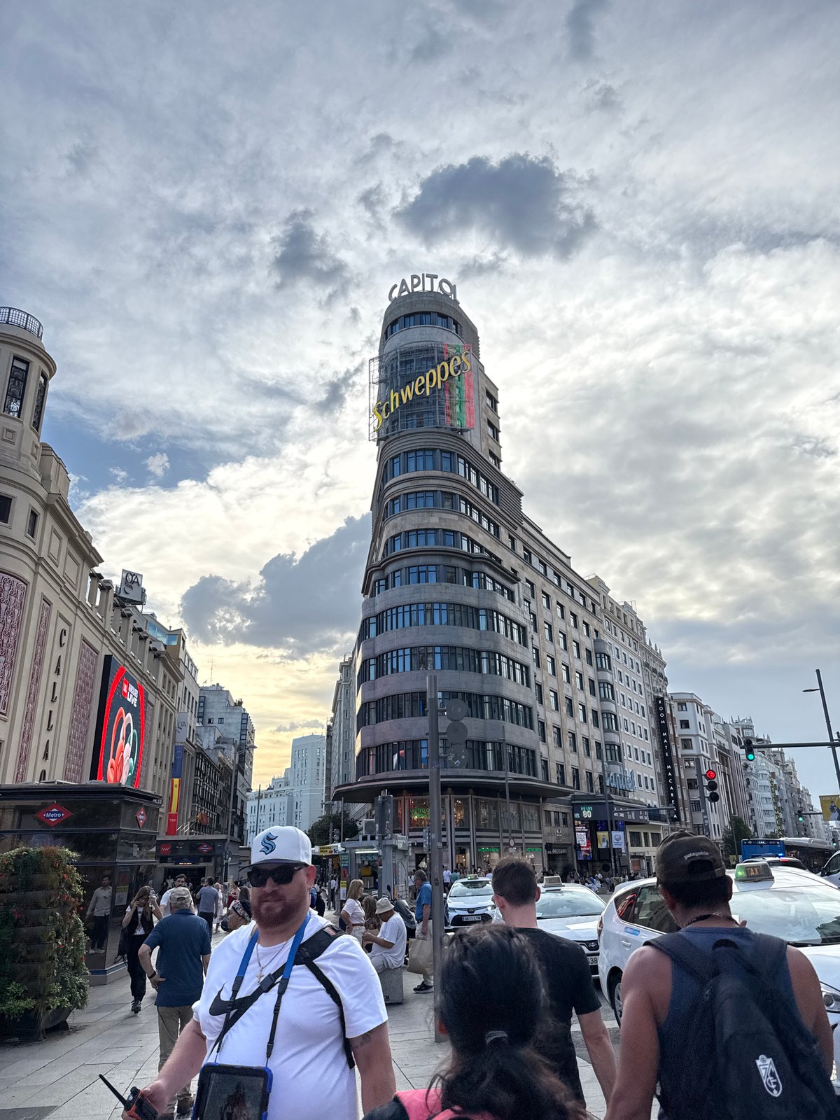 Street scene captured near Madrid's iconic Metropolis Building