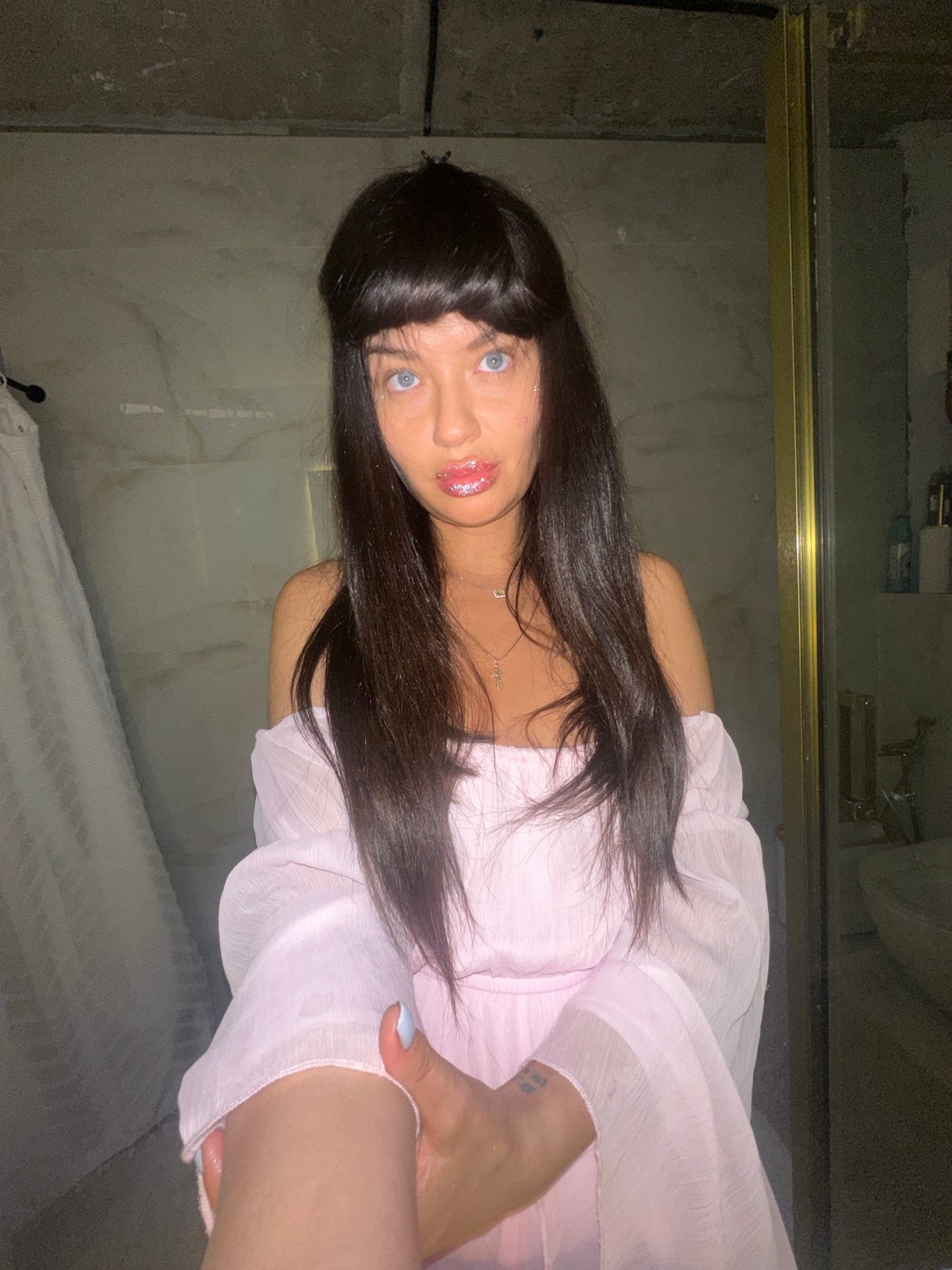 Unidentified individual with striking blue eyes spotted in Moscow