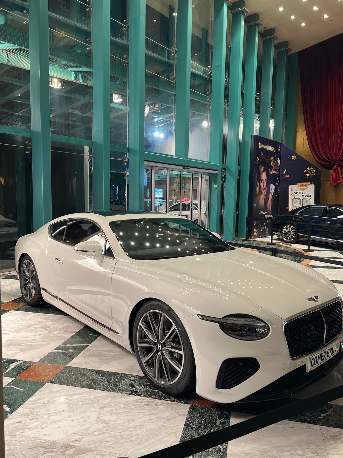 Casino night in Loutraki: Bentleys on the floor, palms lit outside