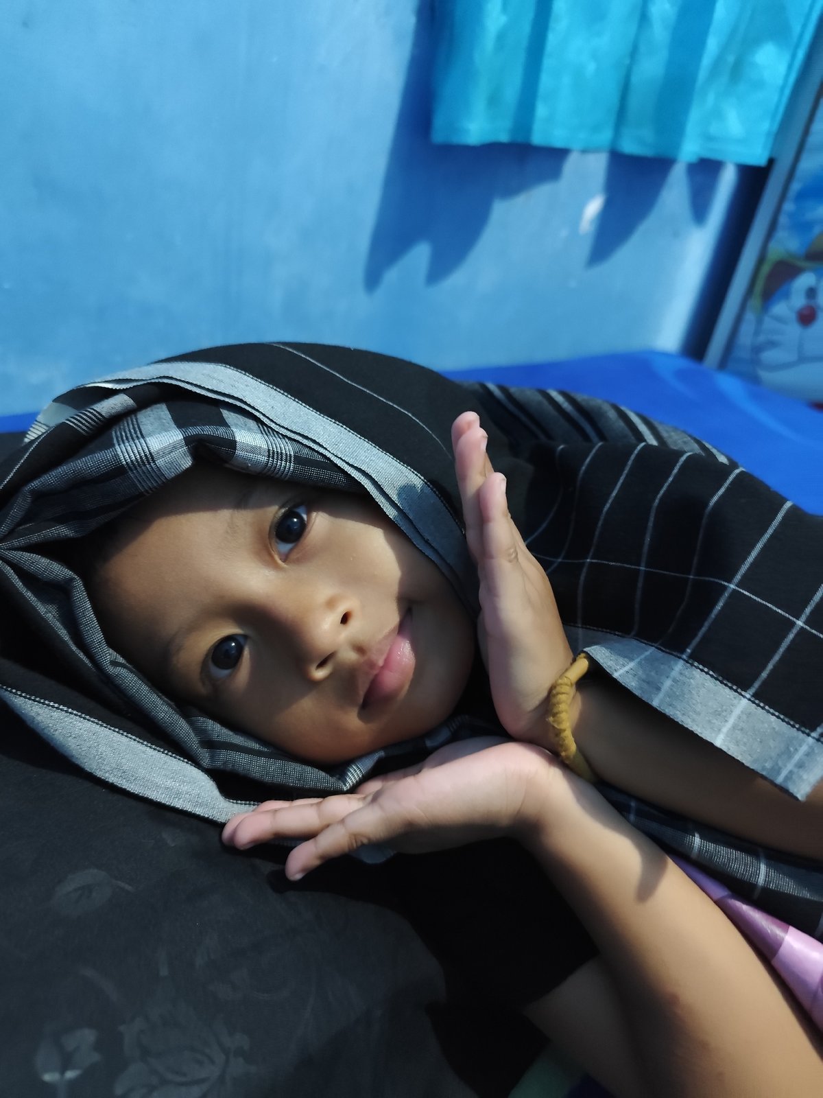 Casual home hangout: selfies, blanket headscarves, and chill moments.