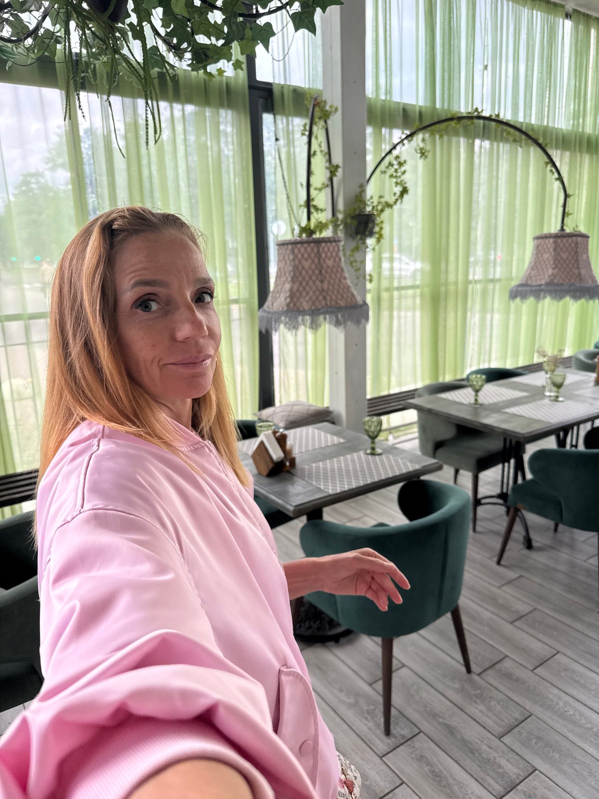Lunch stop at a grand vintage restaurant in Saint Petersburg