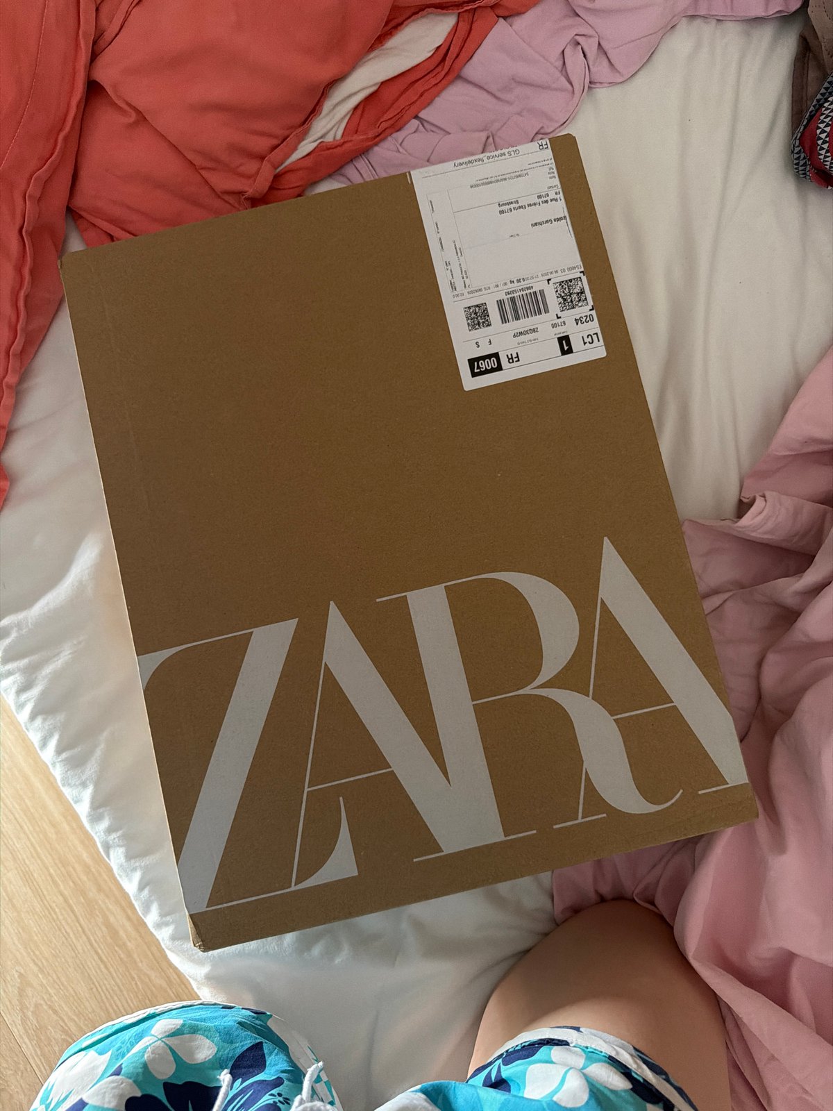 Strasbourg resident documents Zara shoe unboxing on bedroom linens